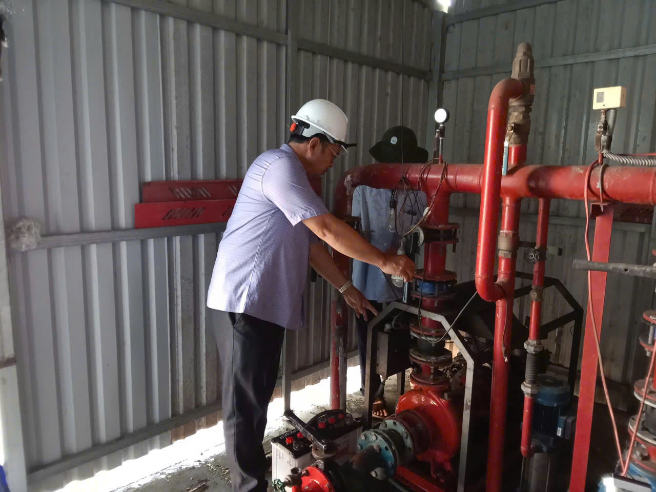 Ảnh 3 Kiểm tra hệ thống máy bơm, họng nước tại cơ sở