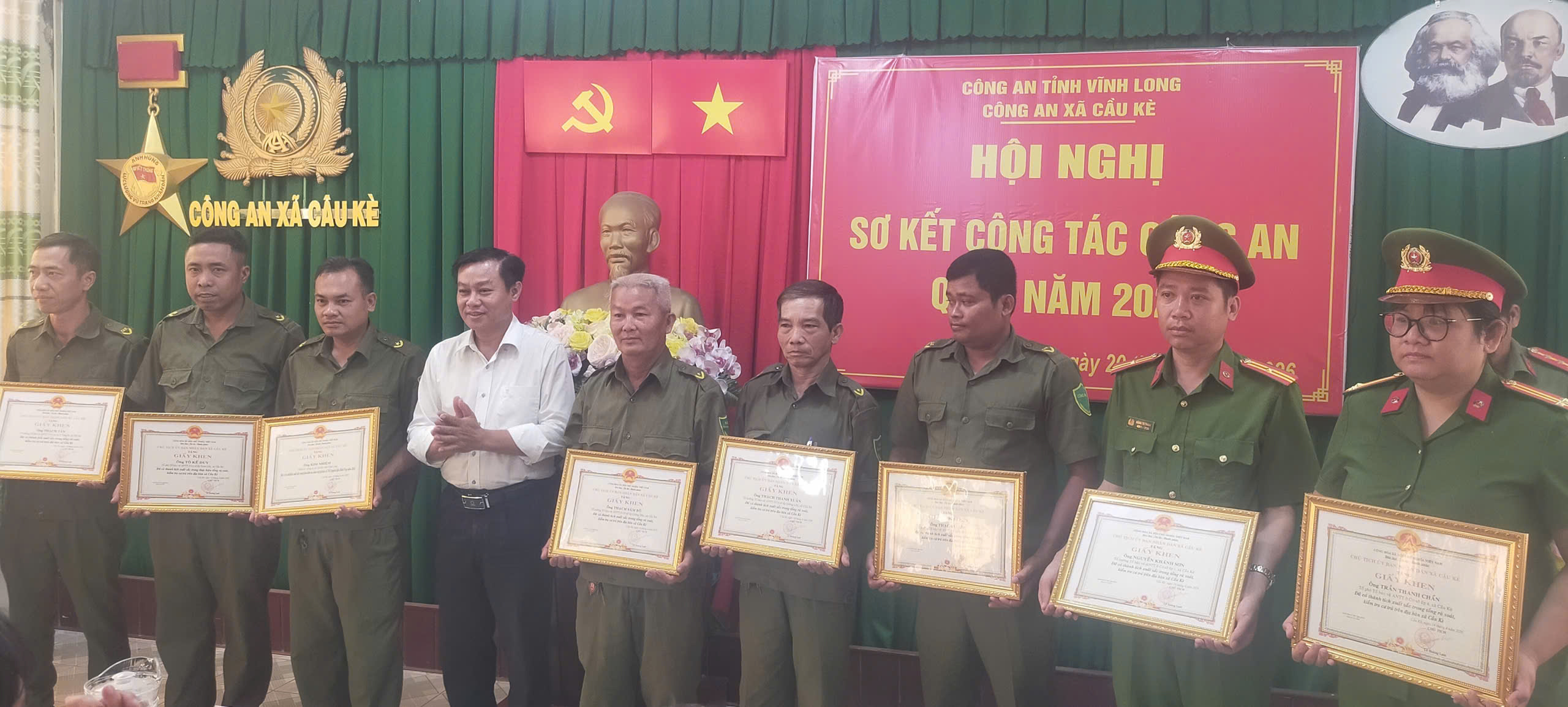 Anh 4