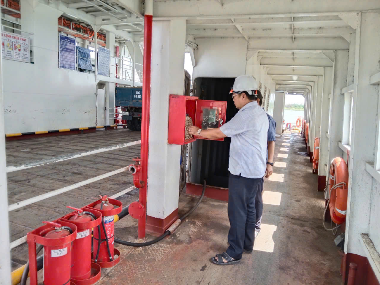 Ảnh 4 Kiểm tra hệ thống máy bơm, họng nước tại cơ sở