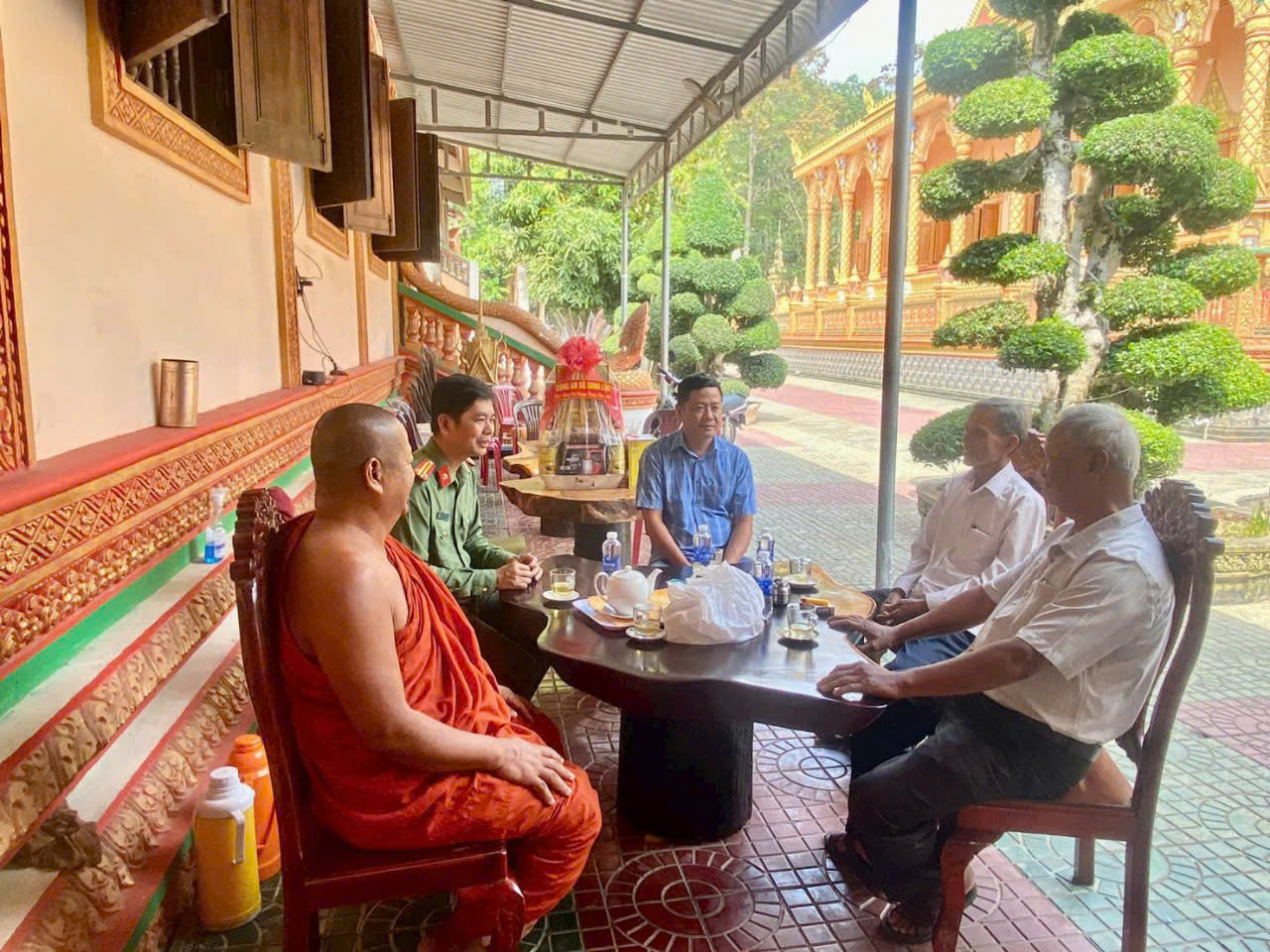 Ảnh chúc tết tại chùa Chông Tọp