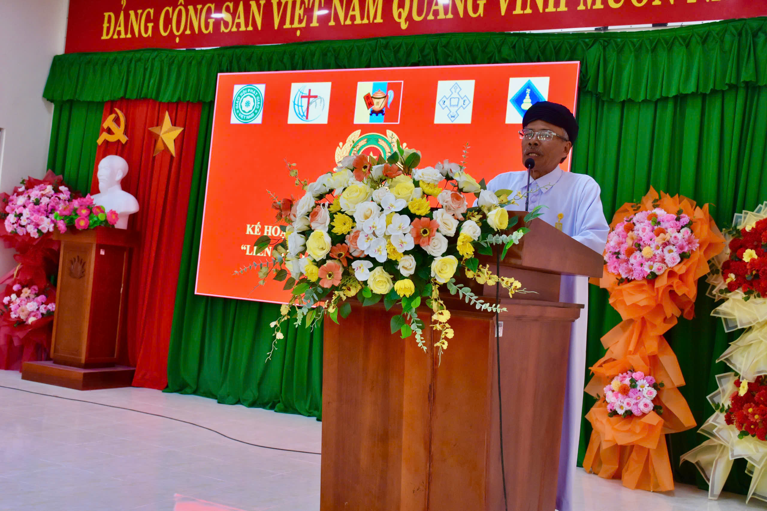 Ảnh Đại diện các cơ sở tôn giáo phát biểu ý kiến