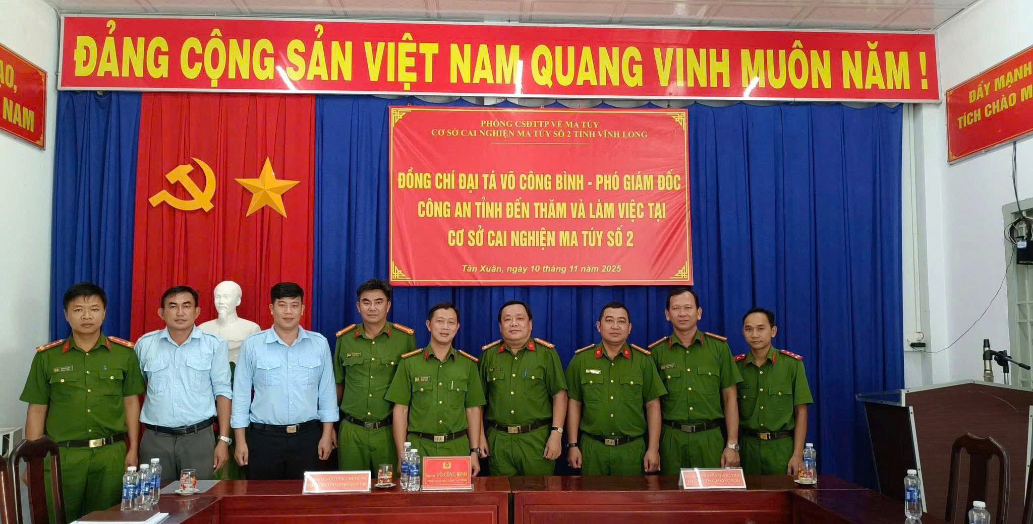 Đại tá Võ Công Bình Phó Giám đốc Công an tỉnh thăm và làm việc
