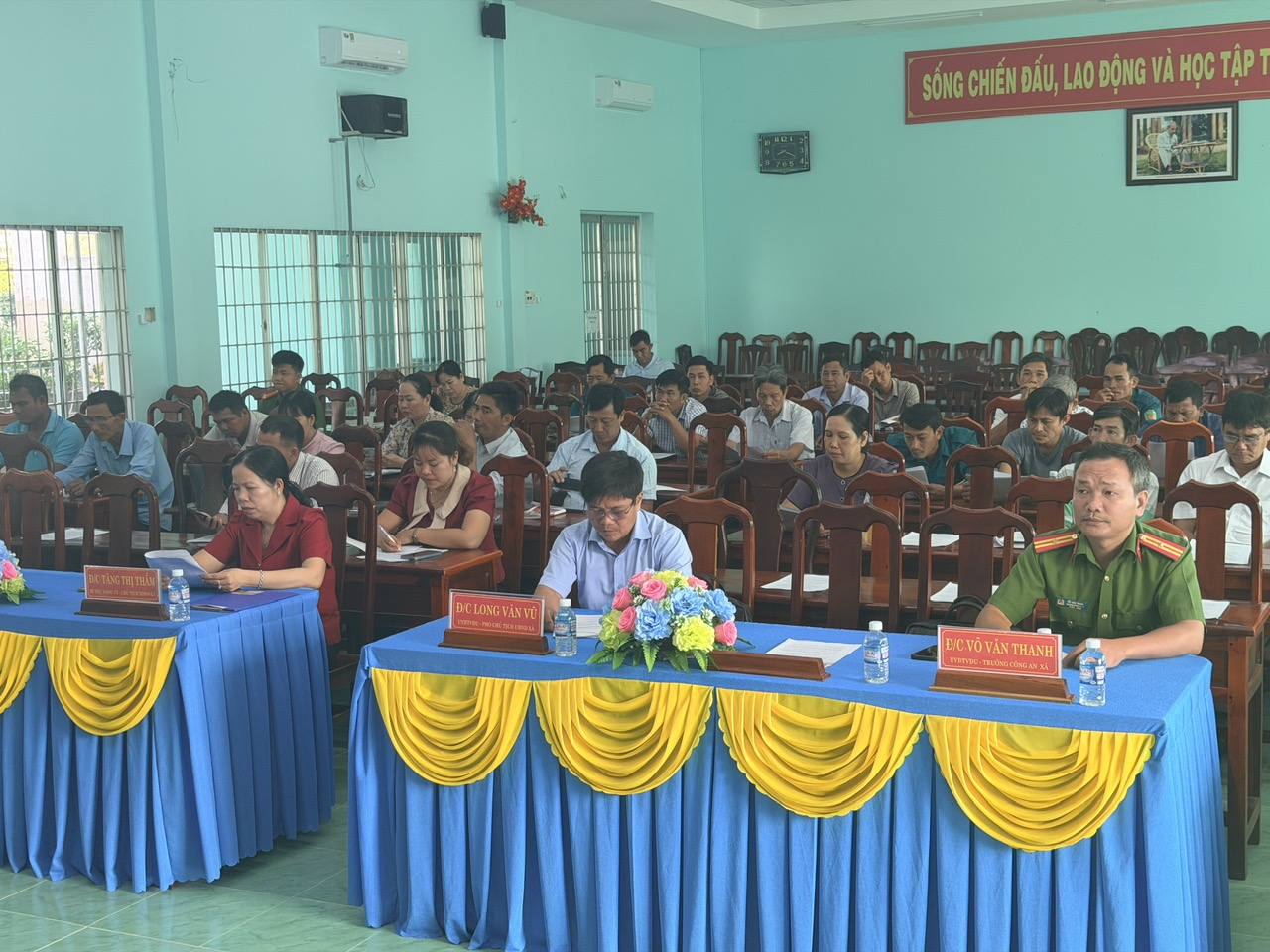 hình 1 Quang cảnh hội nghị