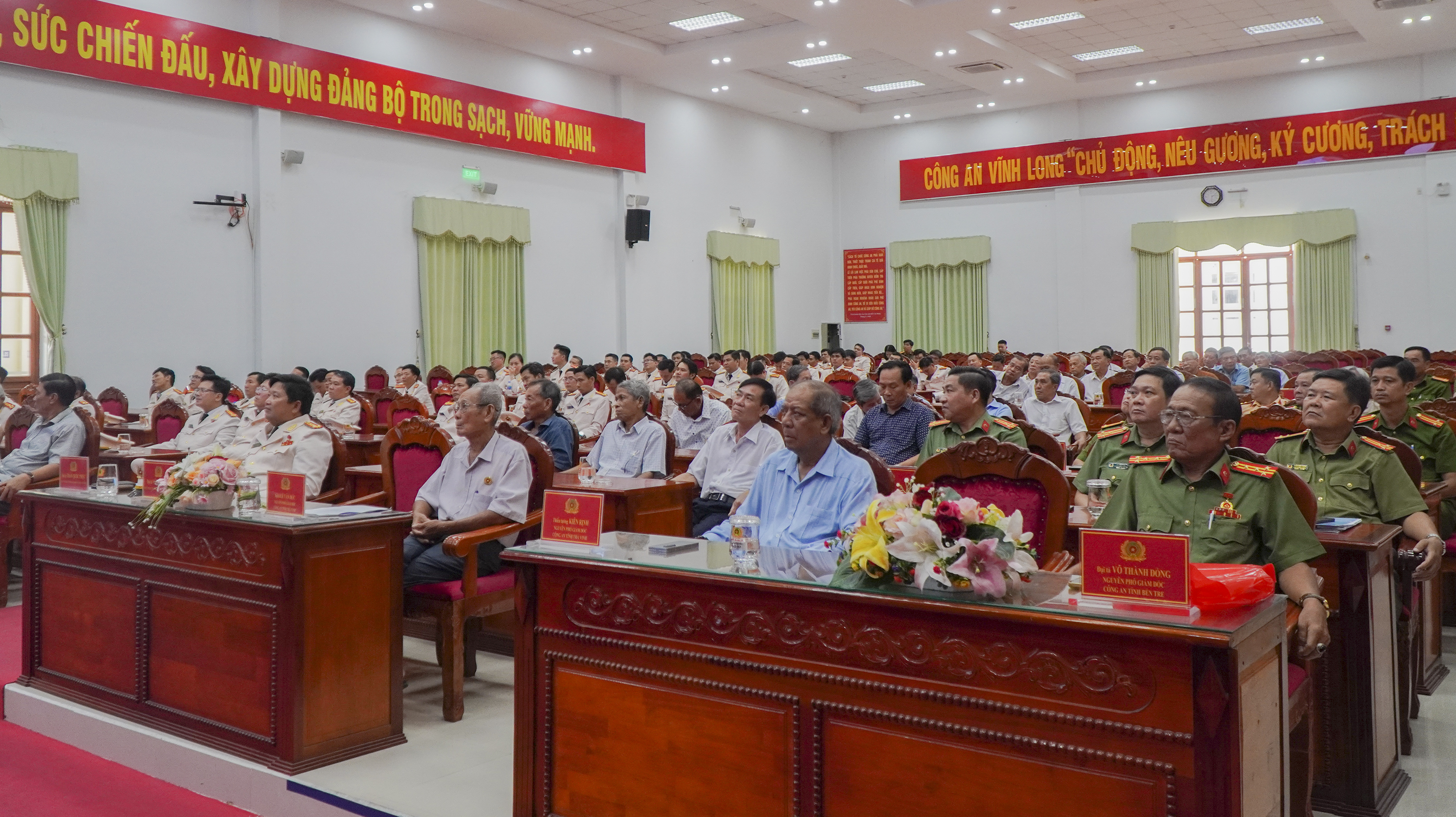 Quang cảnh buổi họp mặt (2)