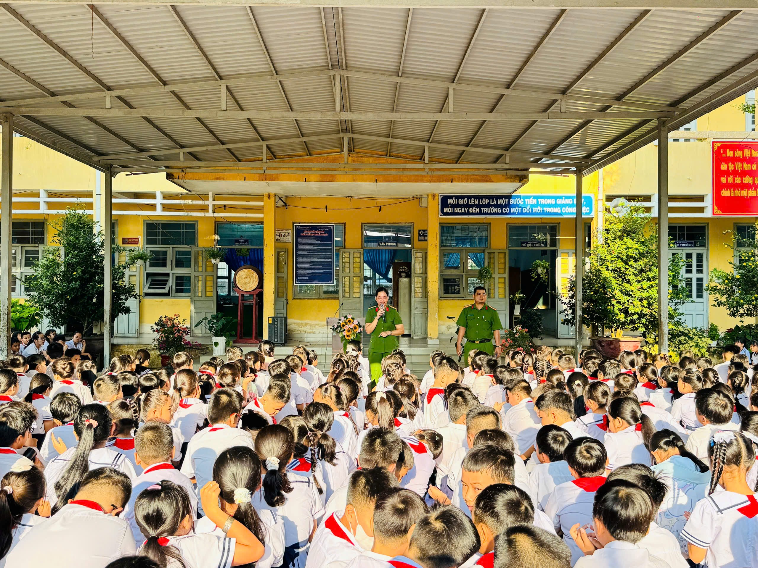 Quang canh buoi tuyen truyen
