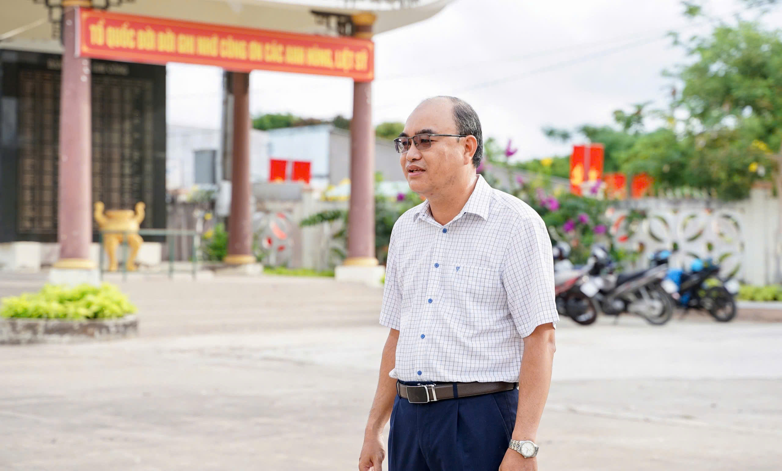 3 Đồng chí Lê Thành Tâm, Phó Bí thư Đảng ủy, Chủ tịch UBND xã Long Hữu phát biểu chỉ đạo