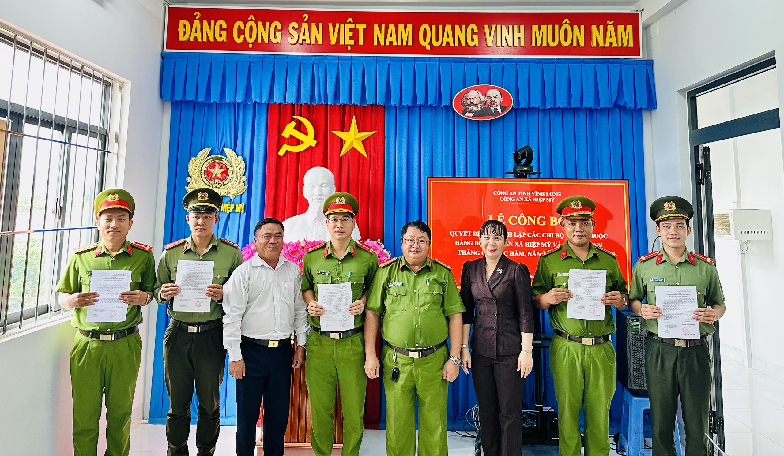 4NNGBC~1
