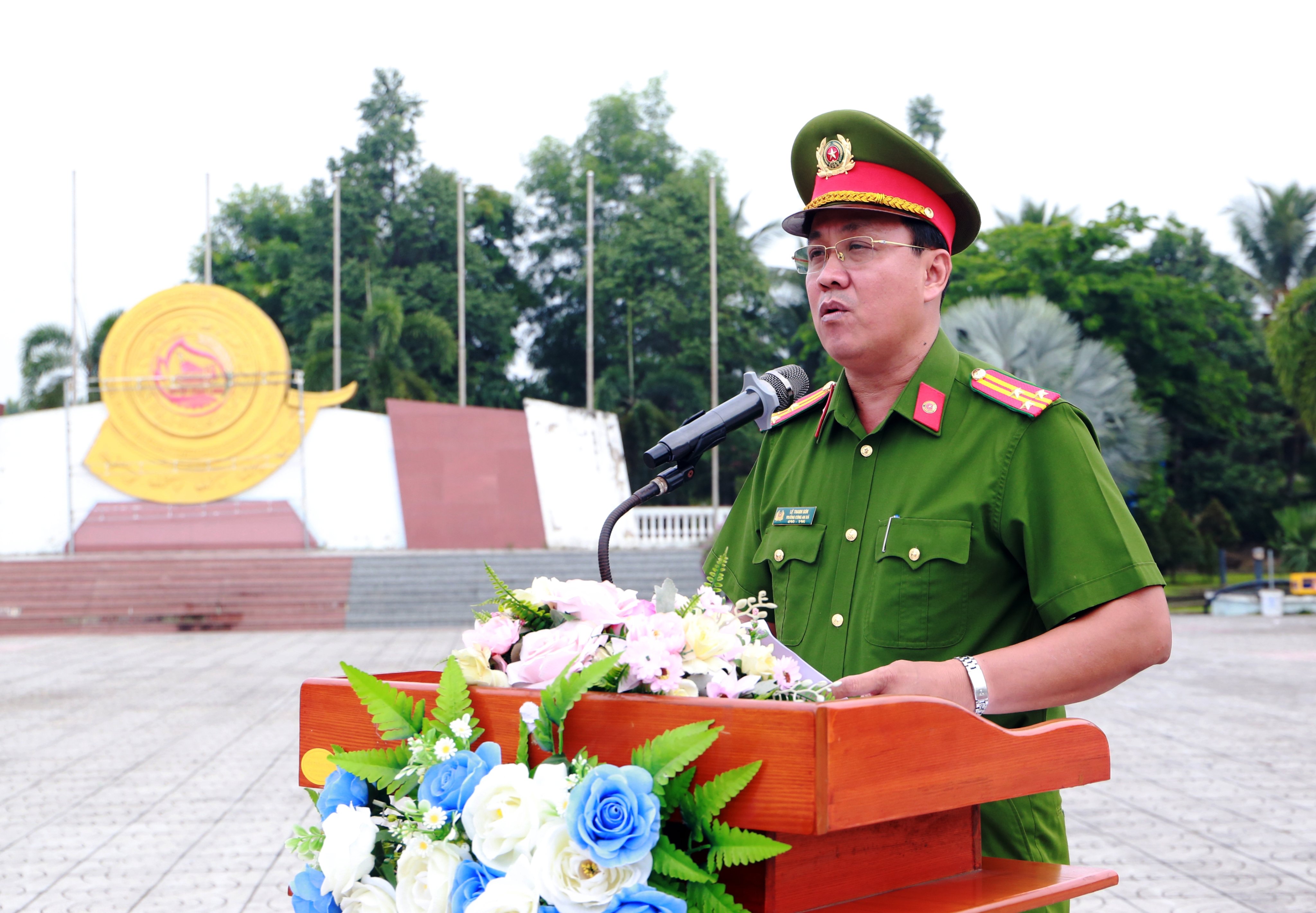 ẢNH 3 ĐỒNG CHÍ THƯỢNG TÁ LÊ THANH SƠN PHÁT BIỂU HẠ QUYẾT TÂM