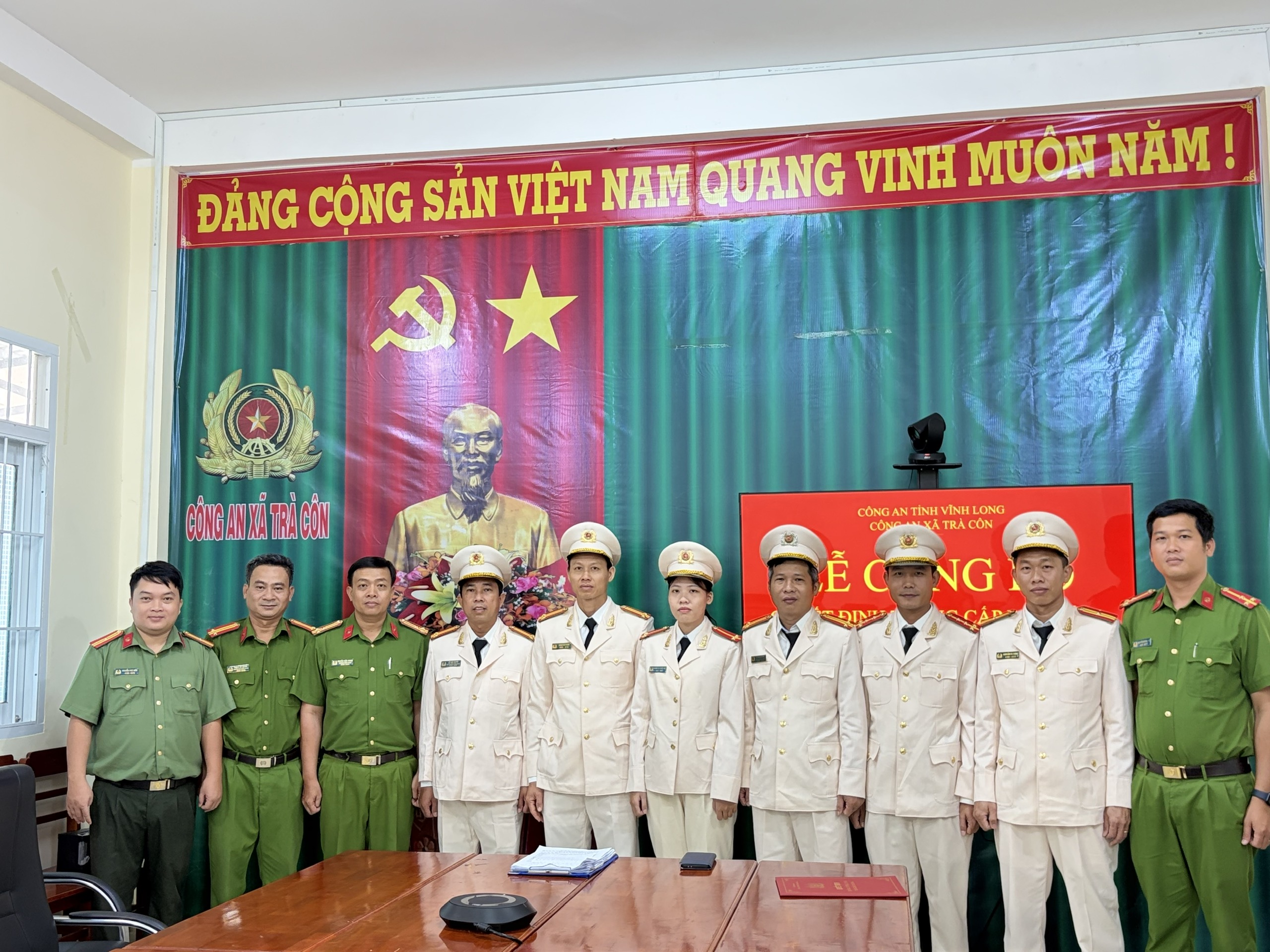 BCH, CBCS chụp ảnh lưu niệm