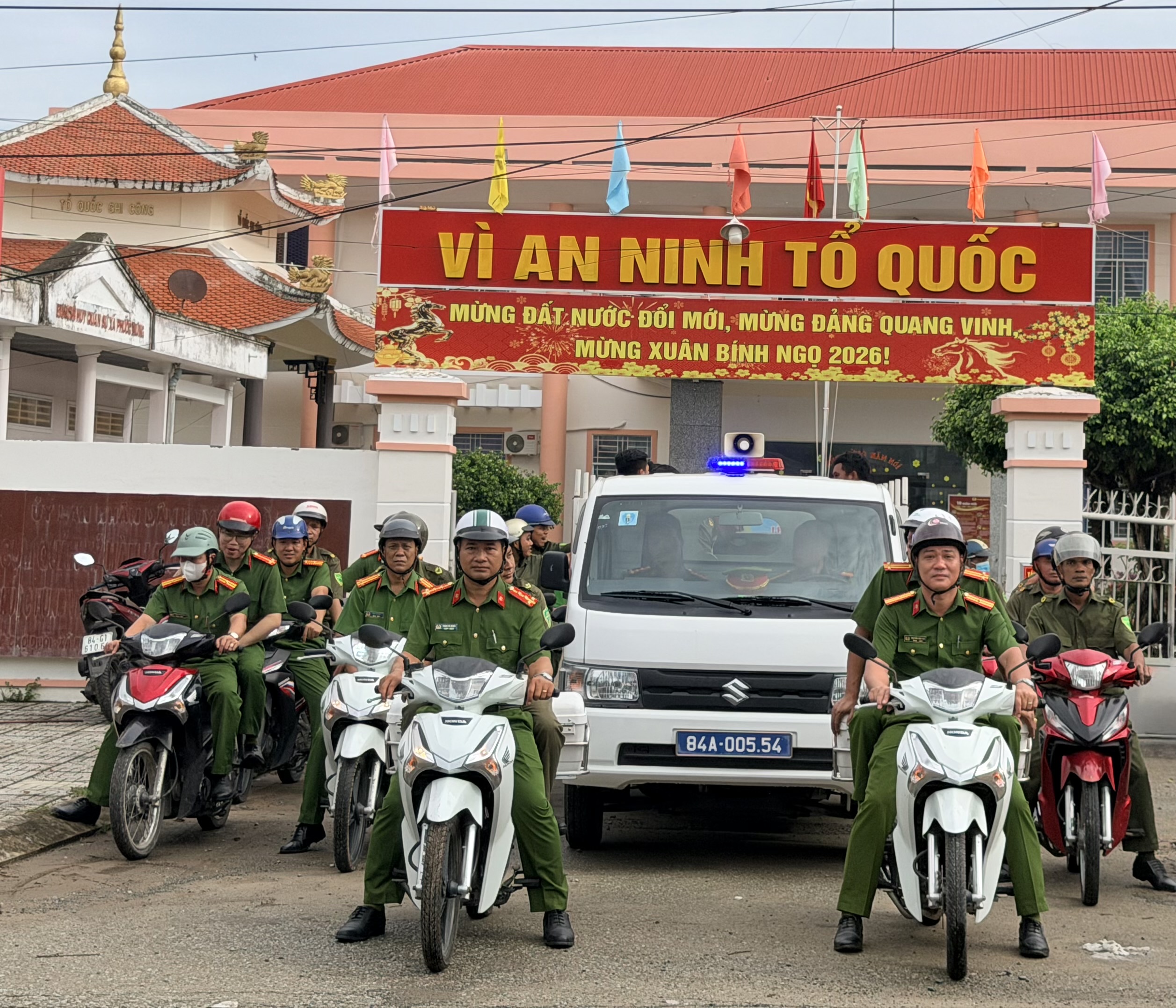 HÌNH 3 Lực lượng Công an diễu hành