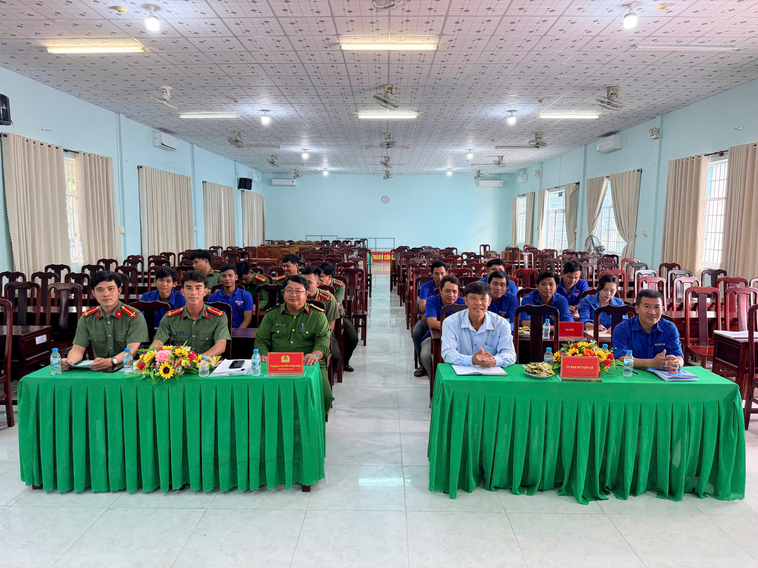 1 Ảnh Đại biểu tham gia buổi lễ ra mắt mô hình