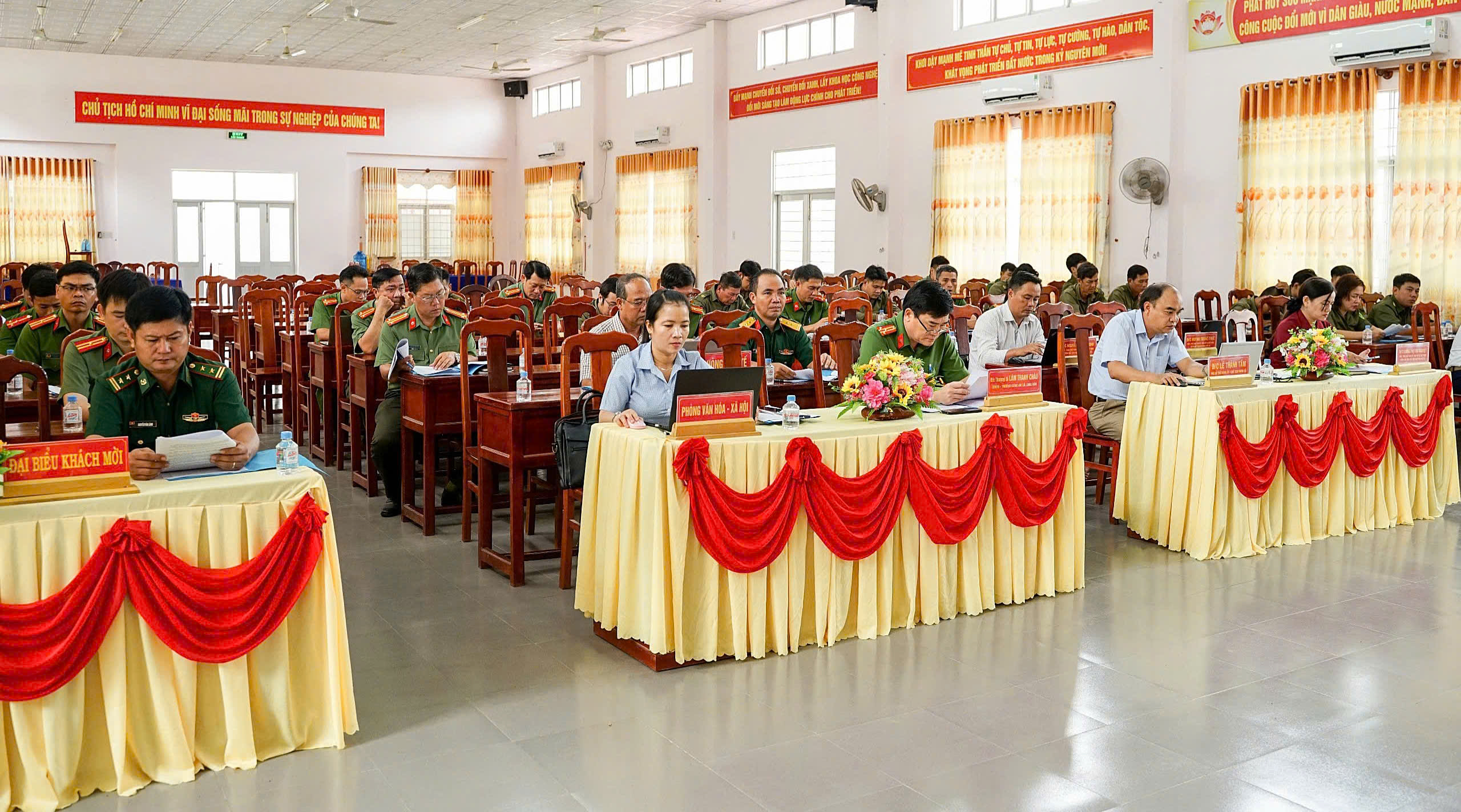 1 Quang cảnh hội nghị