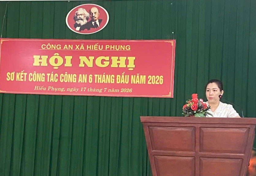 2, Ảnh phát biểu tham luận của Trưởng ấp Hiếu Hiệp