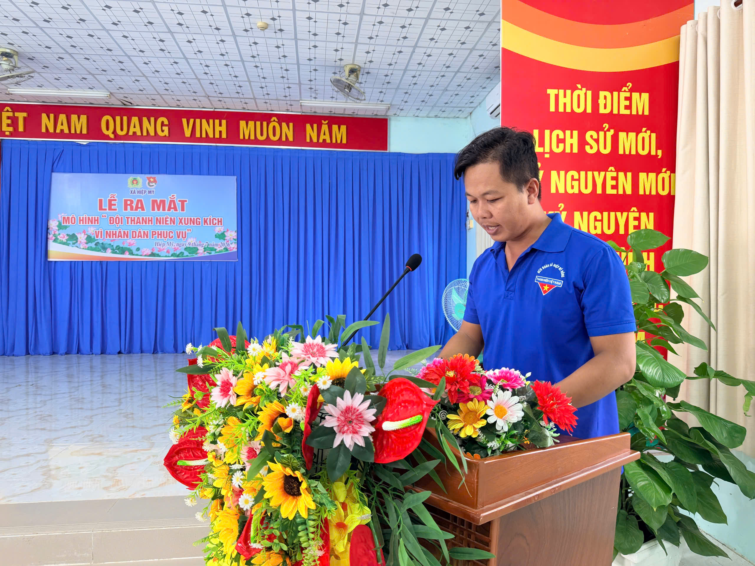 2 Ảnh đồng chí Trần Công Minh, thay mặt Ban Chấp hành Đoàn xã, công bố
