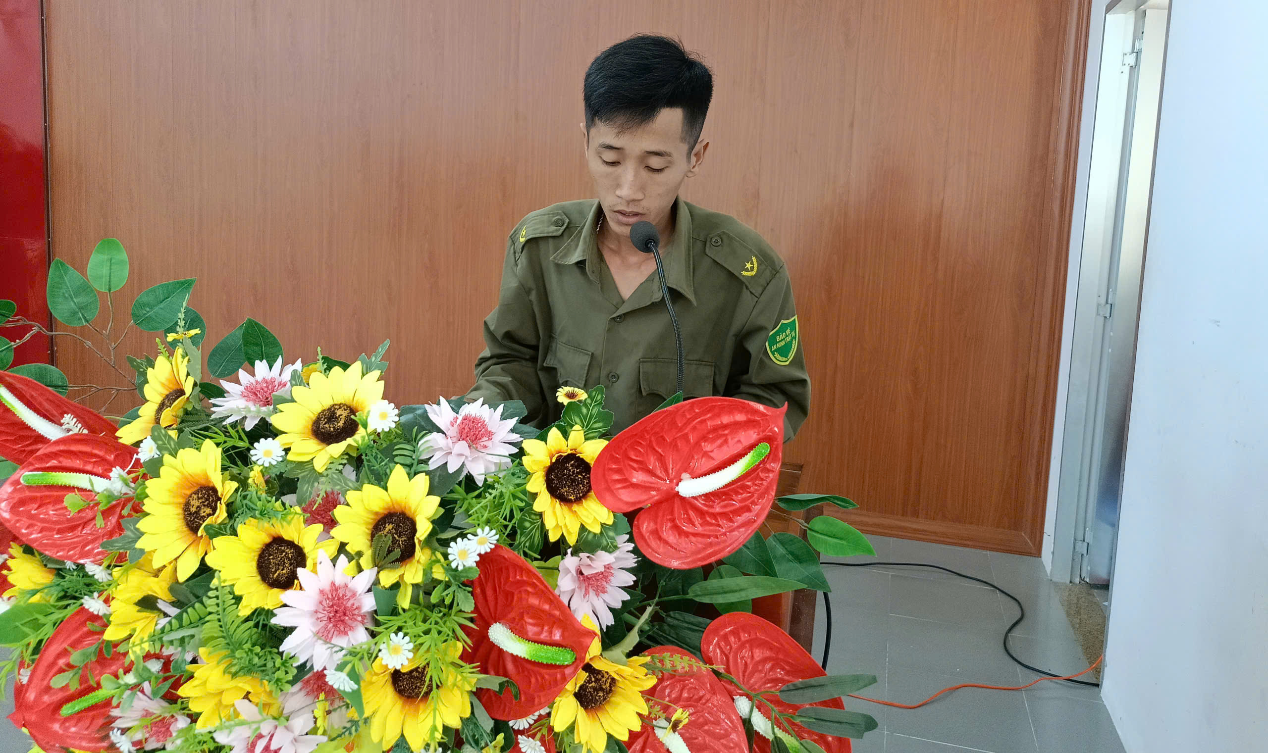 2 Đại biểu tham luận tại hội nghị
