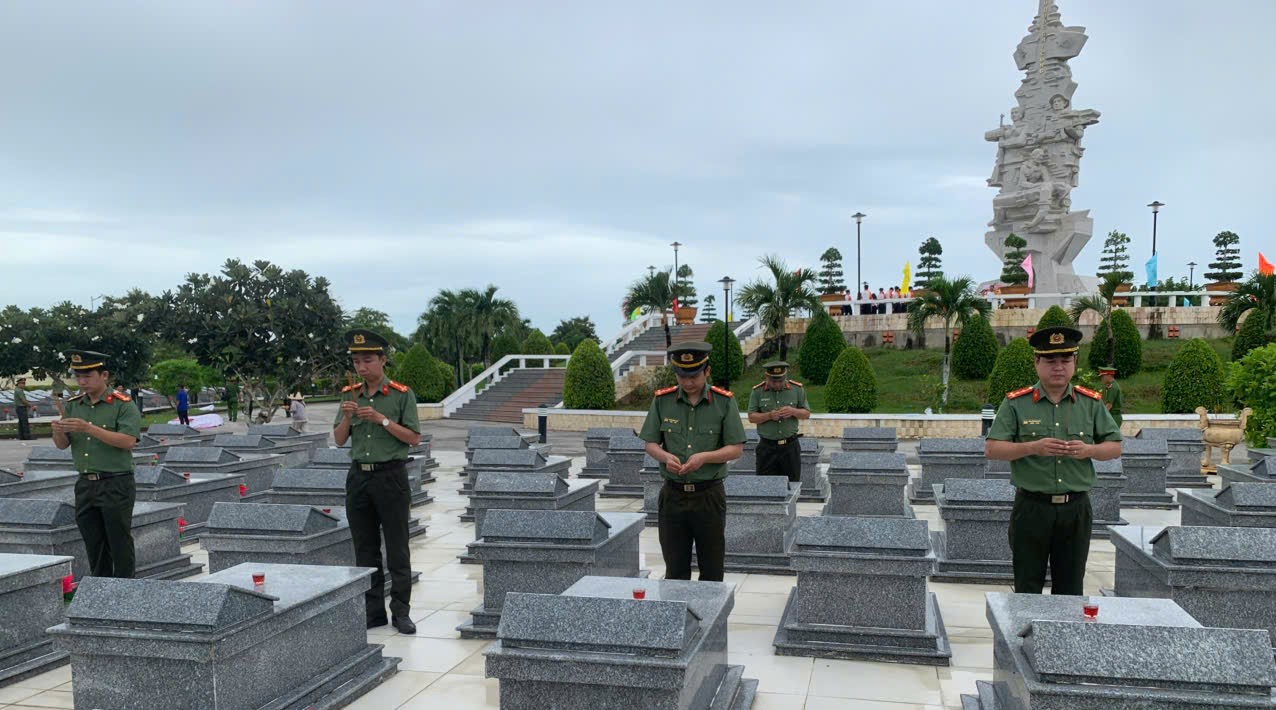 4 thắp hương
