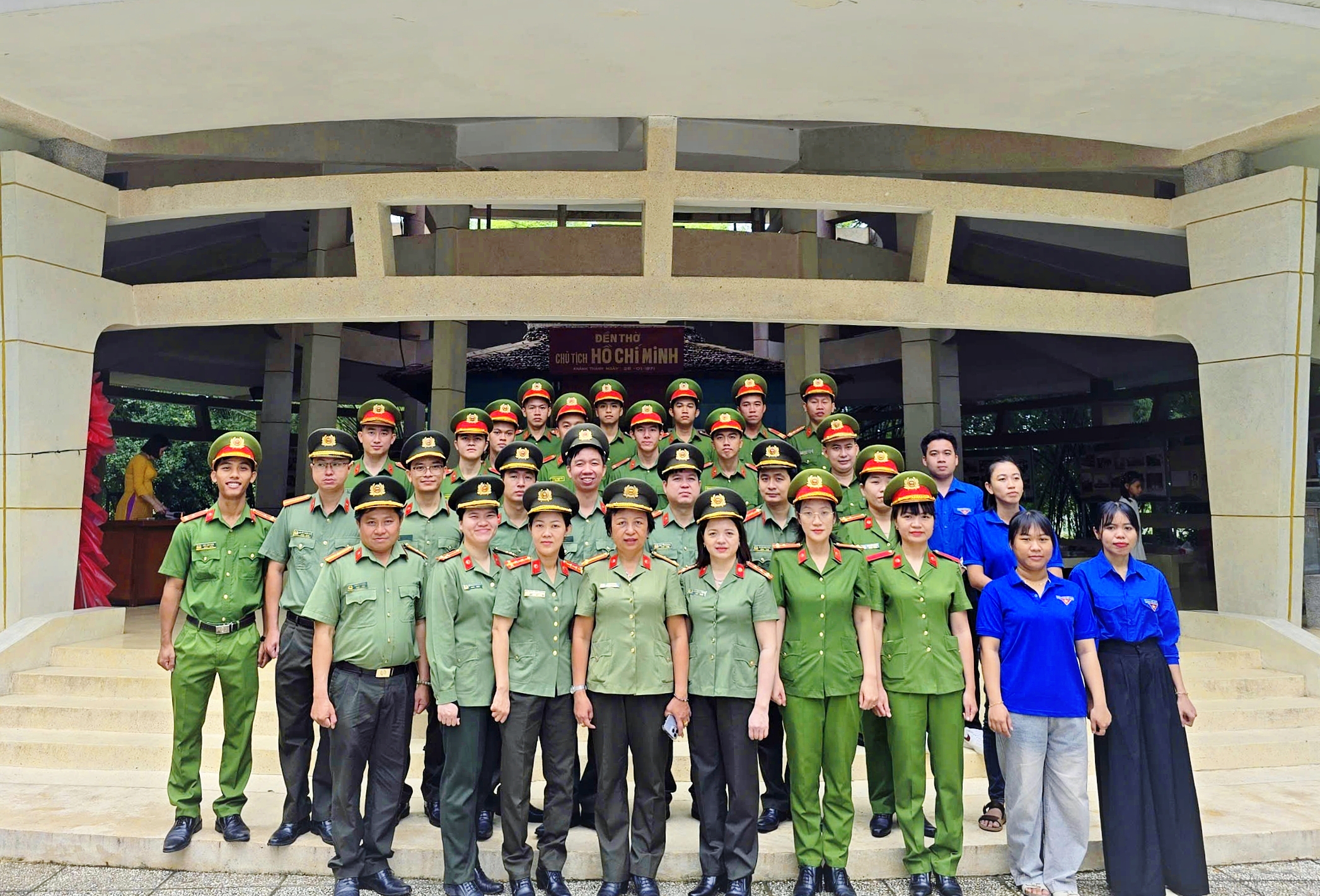 5 Ảnh đoàn lưu niệm