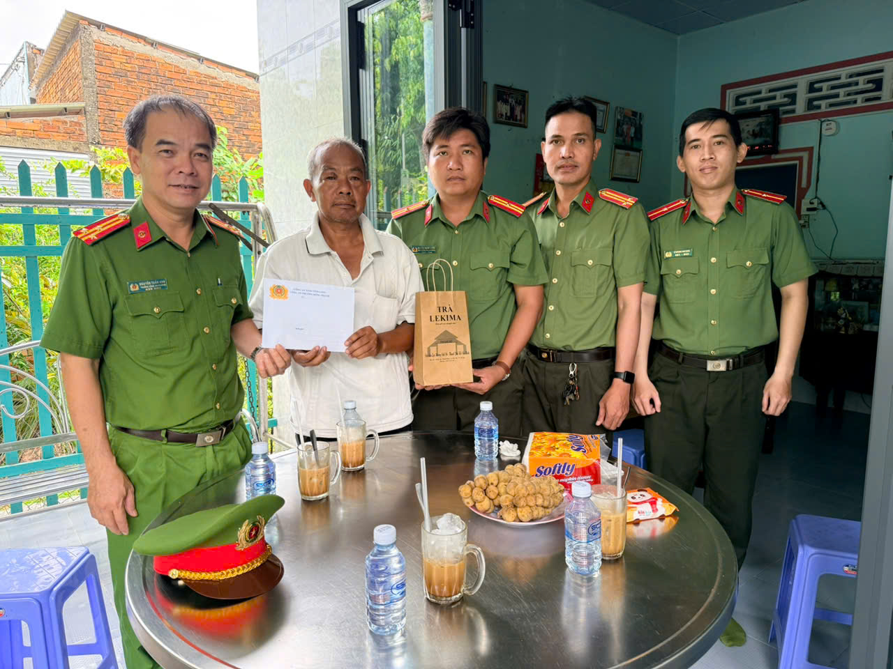 5 Anh tham dong chi Son Ngoc Thanh