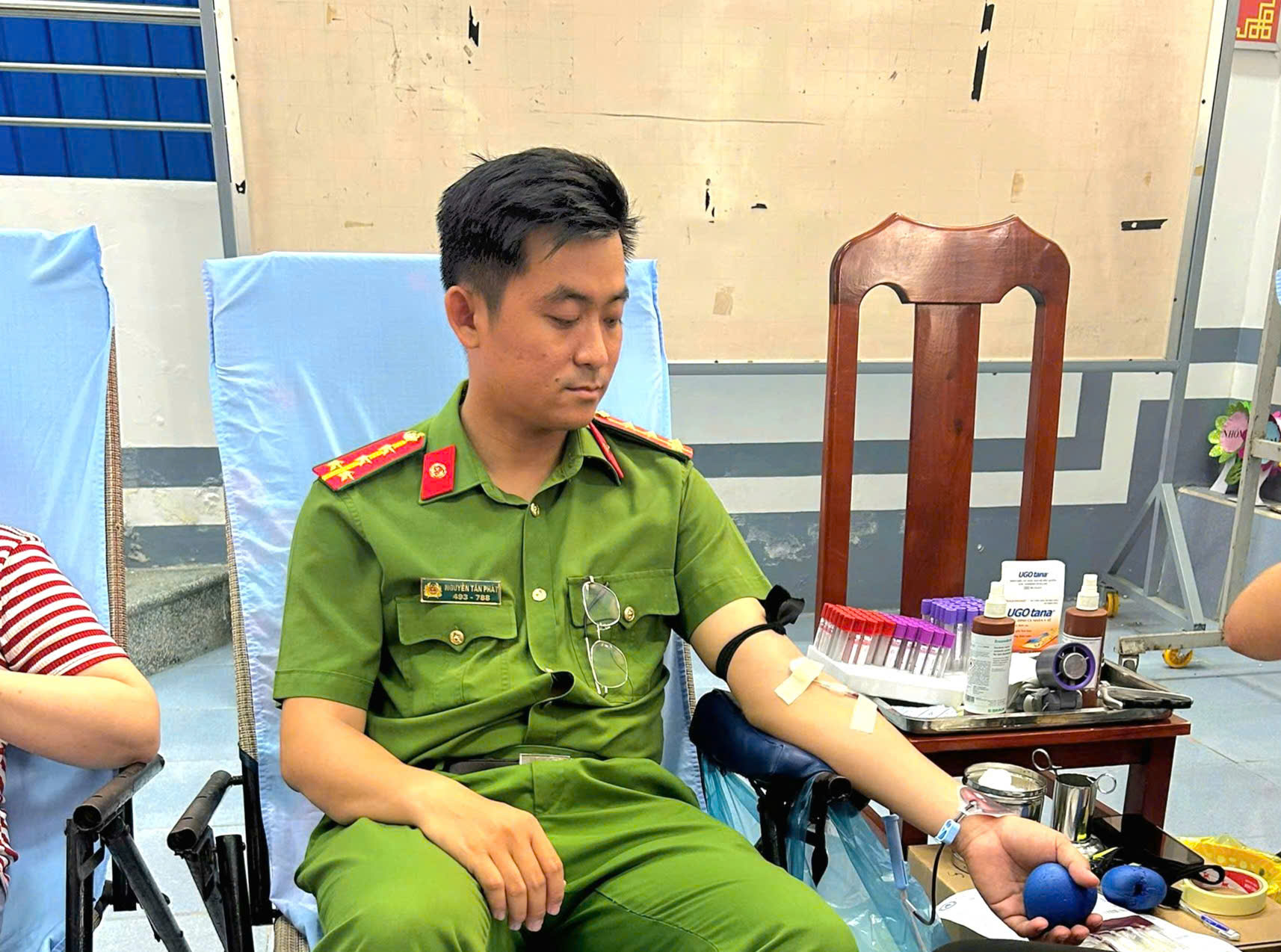 ANH 1 DOAN VIEN, HOI VIEN CAX THAM GIA HIEN MAU