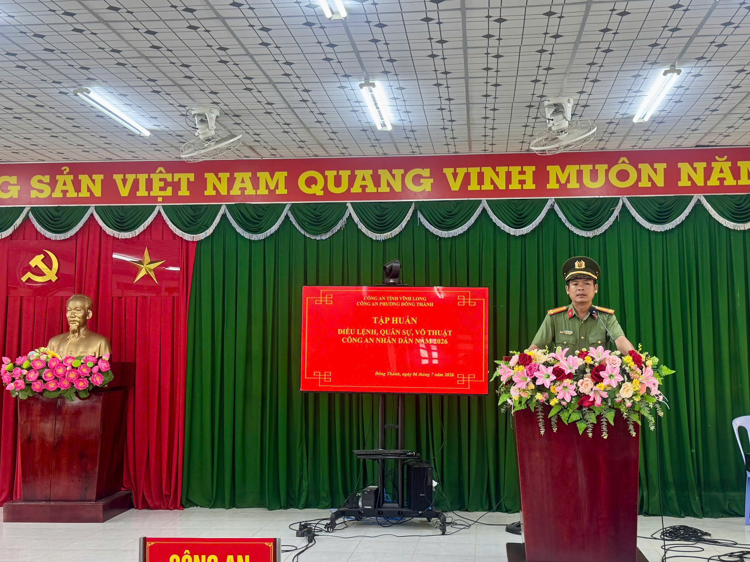 Ảnh Đồng chí Trung tá Phan Lê Trung nhân phát biểu