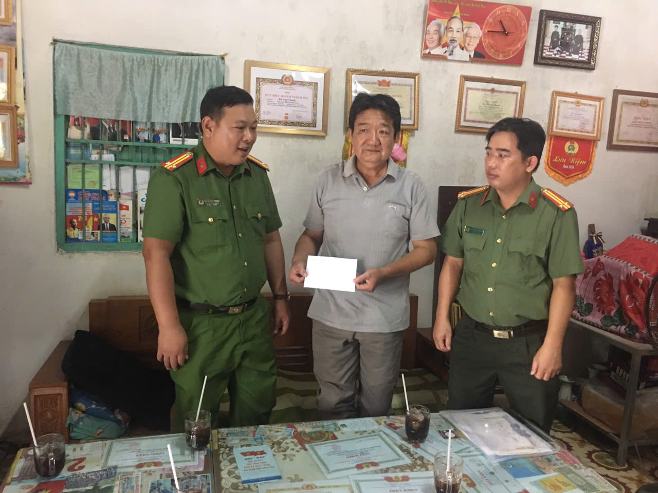 ảnh thăm gia đình ông Nhanh