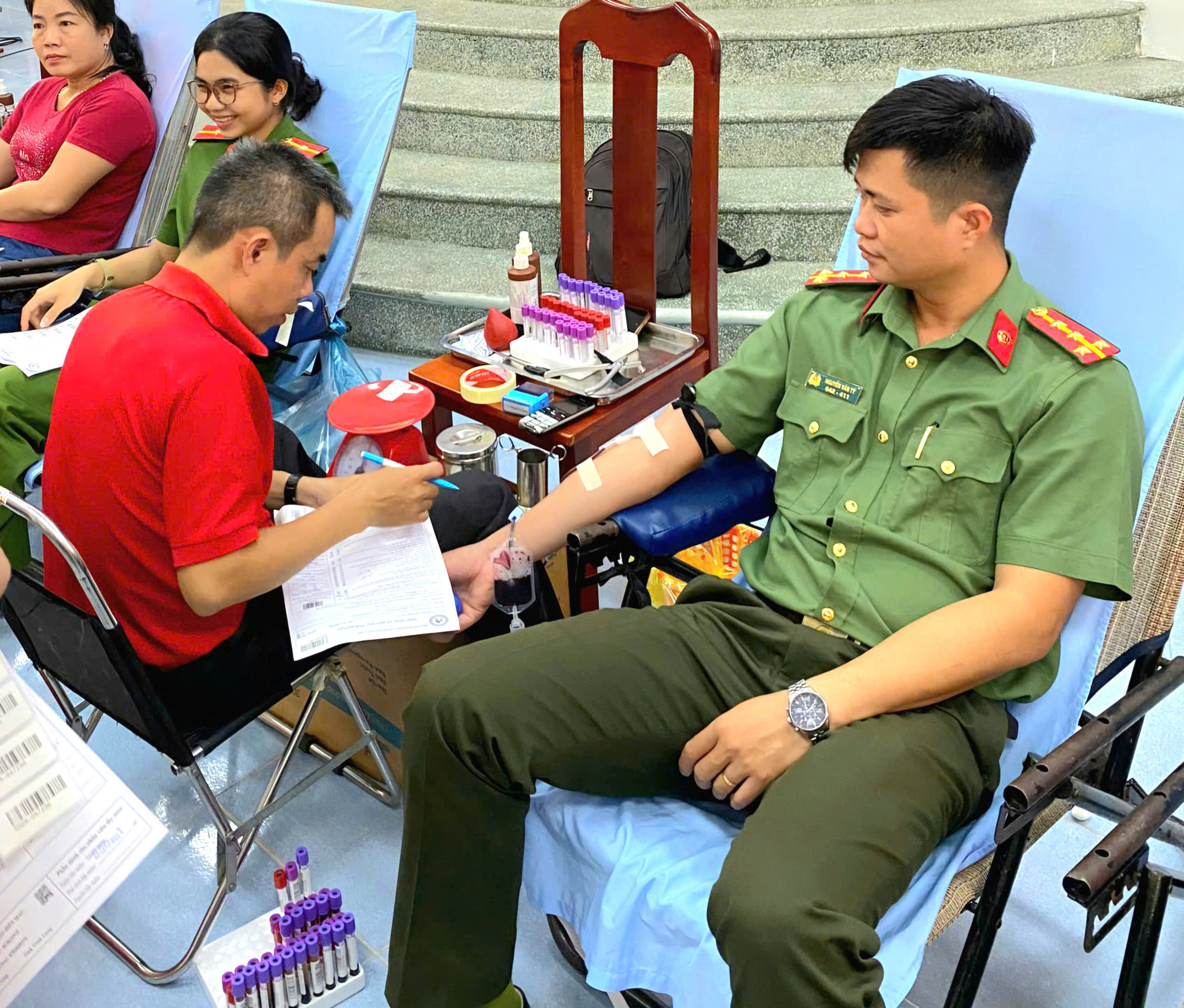 ANH DOAN VIEN, HOI VIEN CAX THAM GIA HIEN MAU