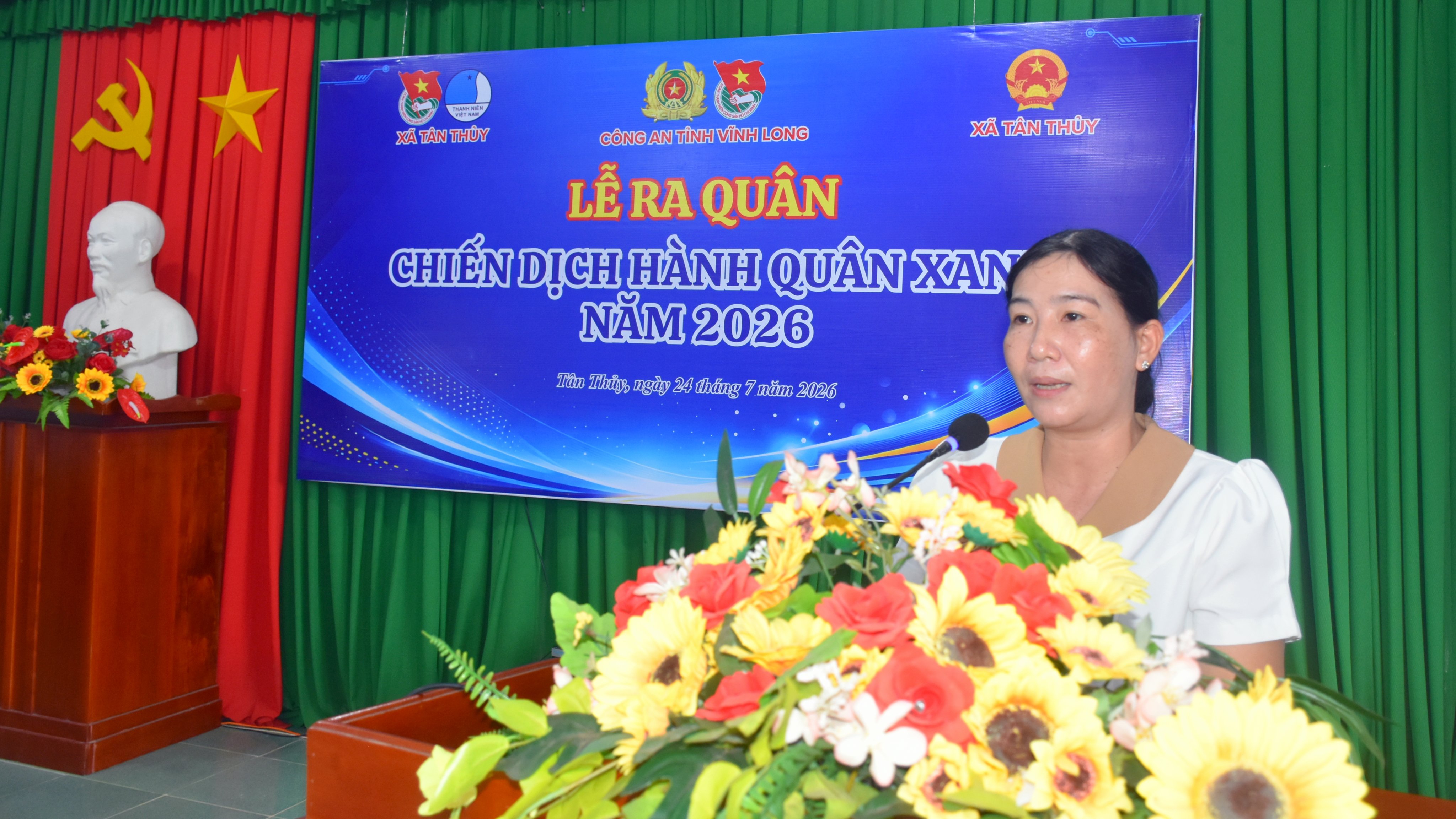 Bà Trần Thị MInh Châu Phó Chủ tịch UBND xã Tân Thủy phát biểu