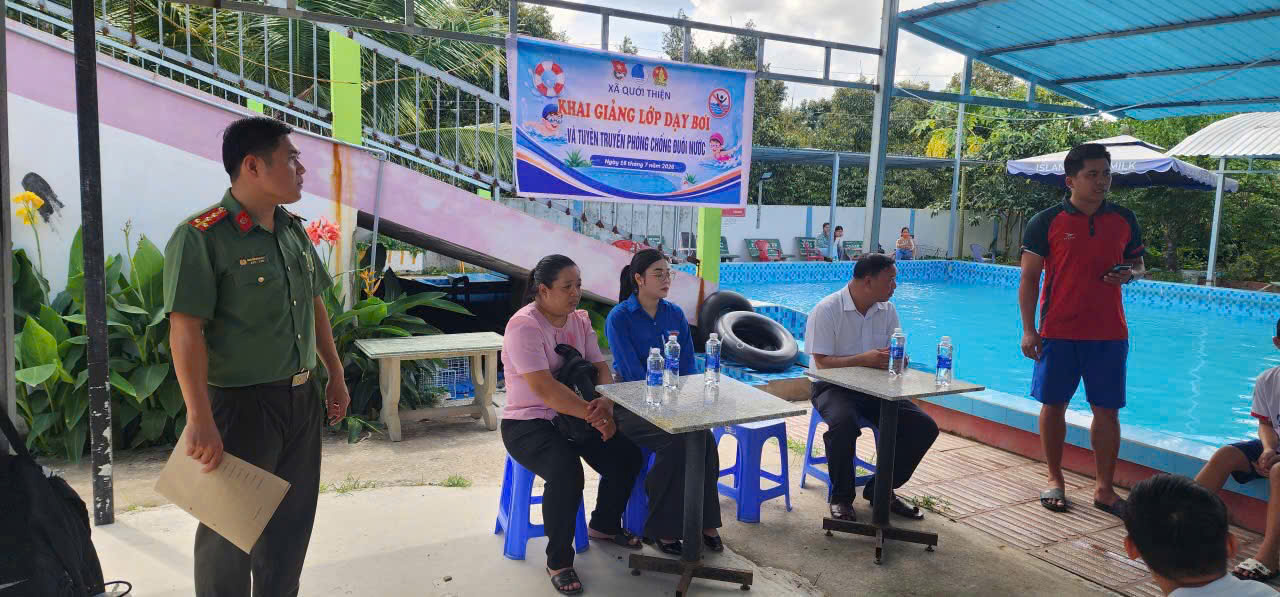 Ban tổ chức tuyên truyền kiến thức, kỹ năng cho các em thiếu nhi
