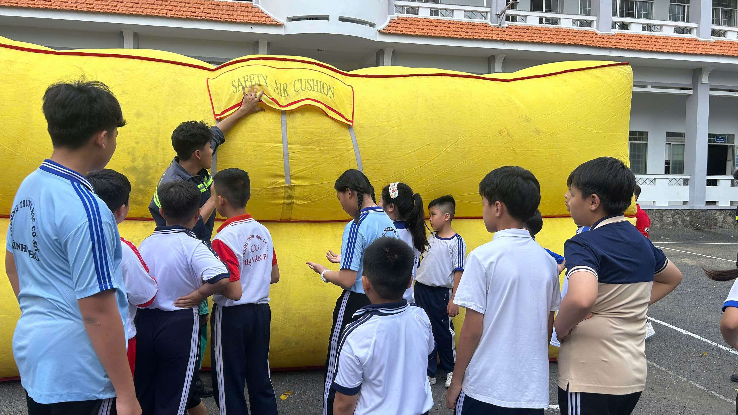 Các em được nghe tuyên truyền và trải nghiệm các kỹ năng (6)