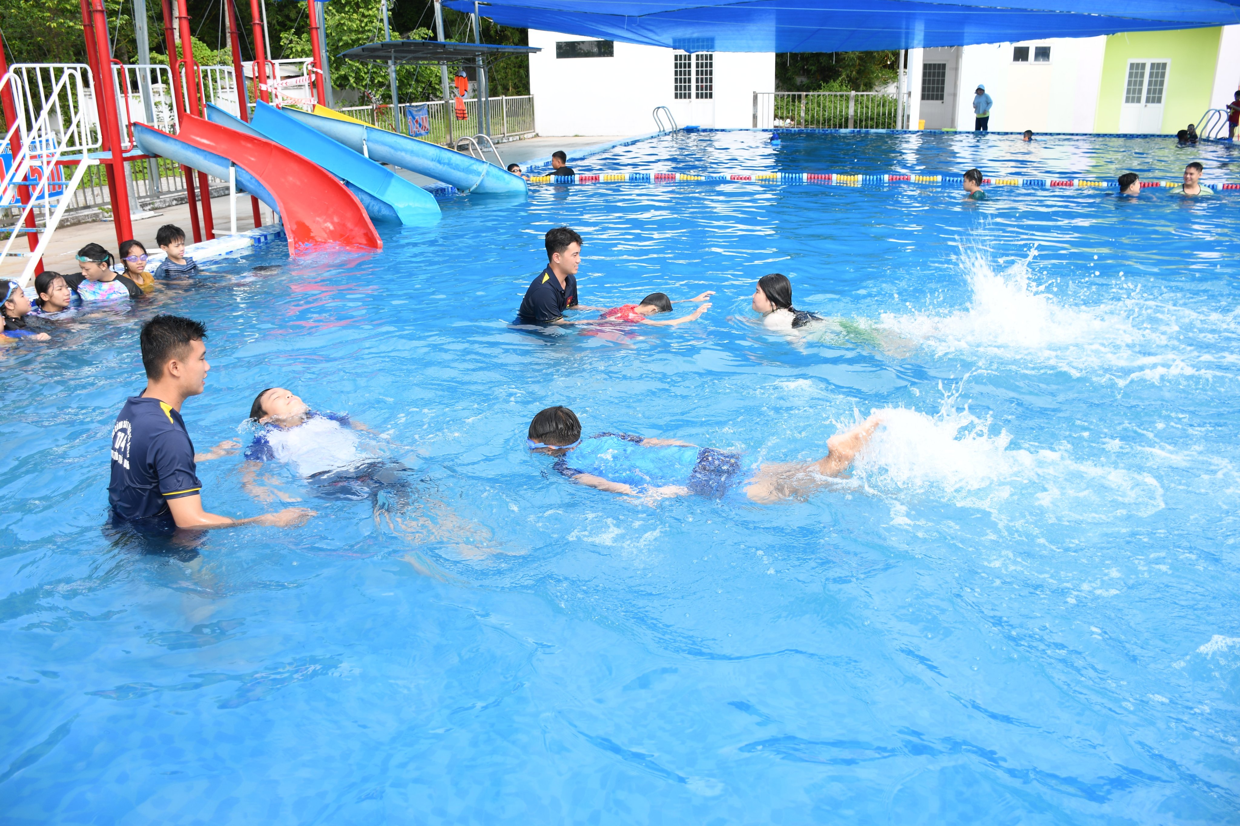 Các em được nghe tuyên truyền và trải nghiệm các kỹ năng