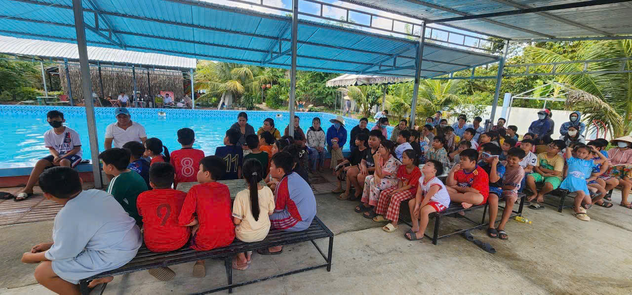 các em thiếu nhi tham gia lớp học (2)