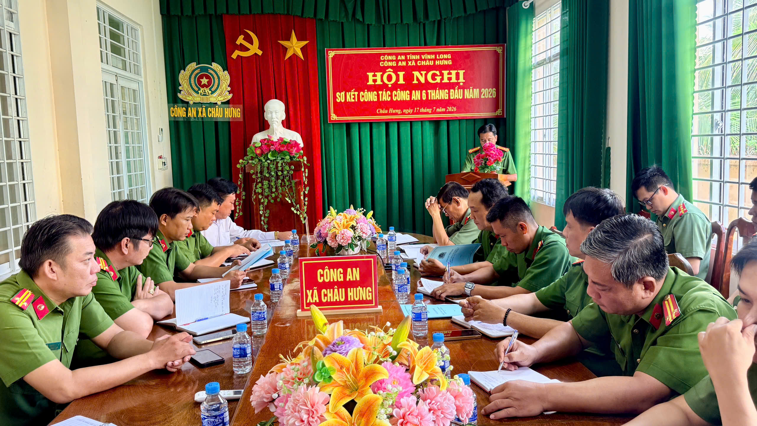 Cán bộ chiến sĩ Công an xã Châu Hưng tham gia Hội nghị