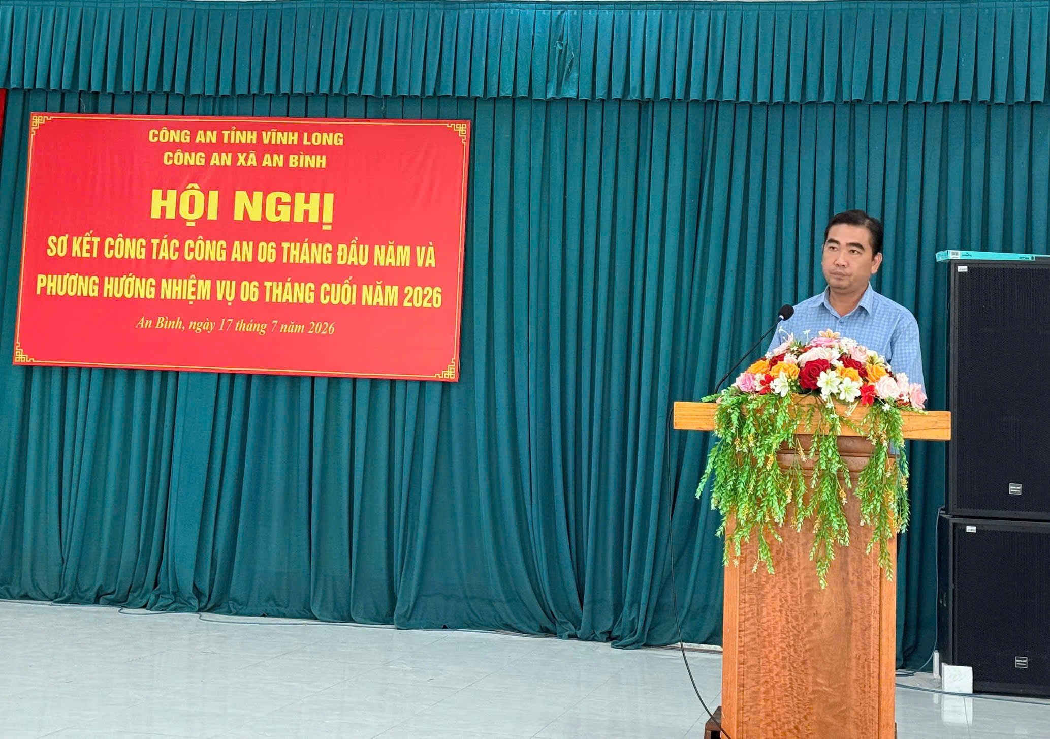 Chủ tịch UBND xã phát biểu
