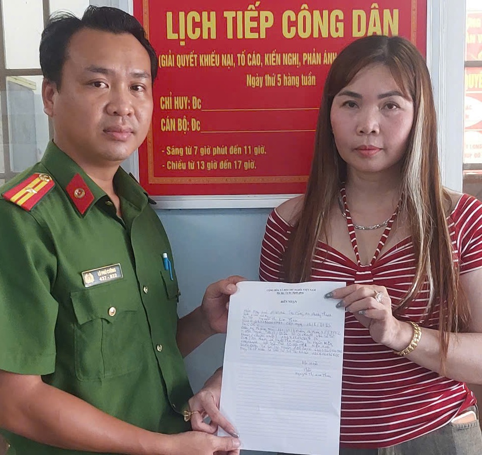 Công an phường tiếp nhận và trao trả tài sản cho người dân73419 h