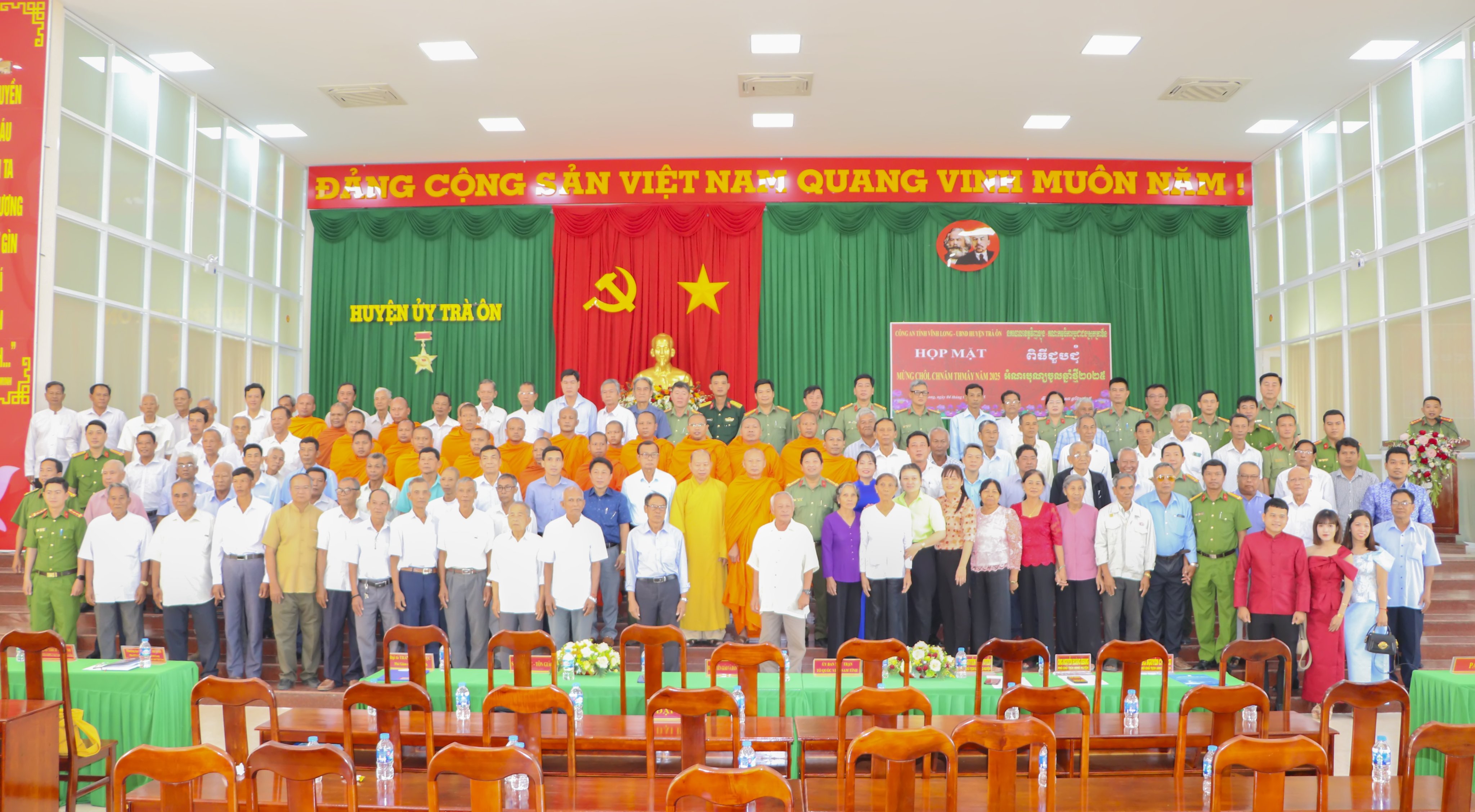 Công an tỉnh Vĩnh Long tổ chức họp mặt Tết Chol Chnam Thmay