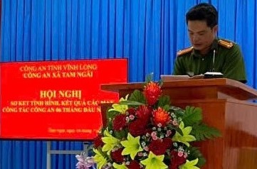 Đ c Nguyễn Văn Luận thông qua báo cáo