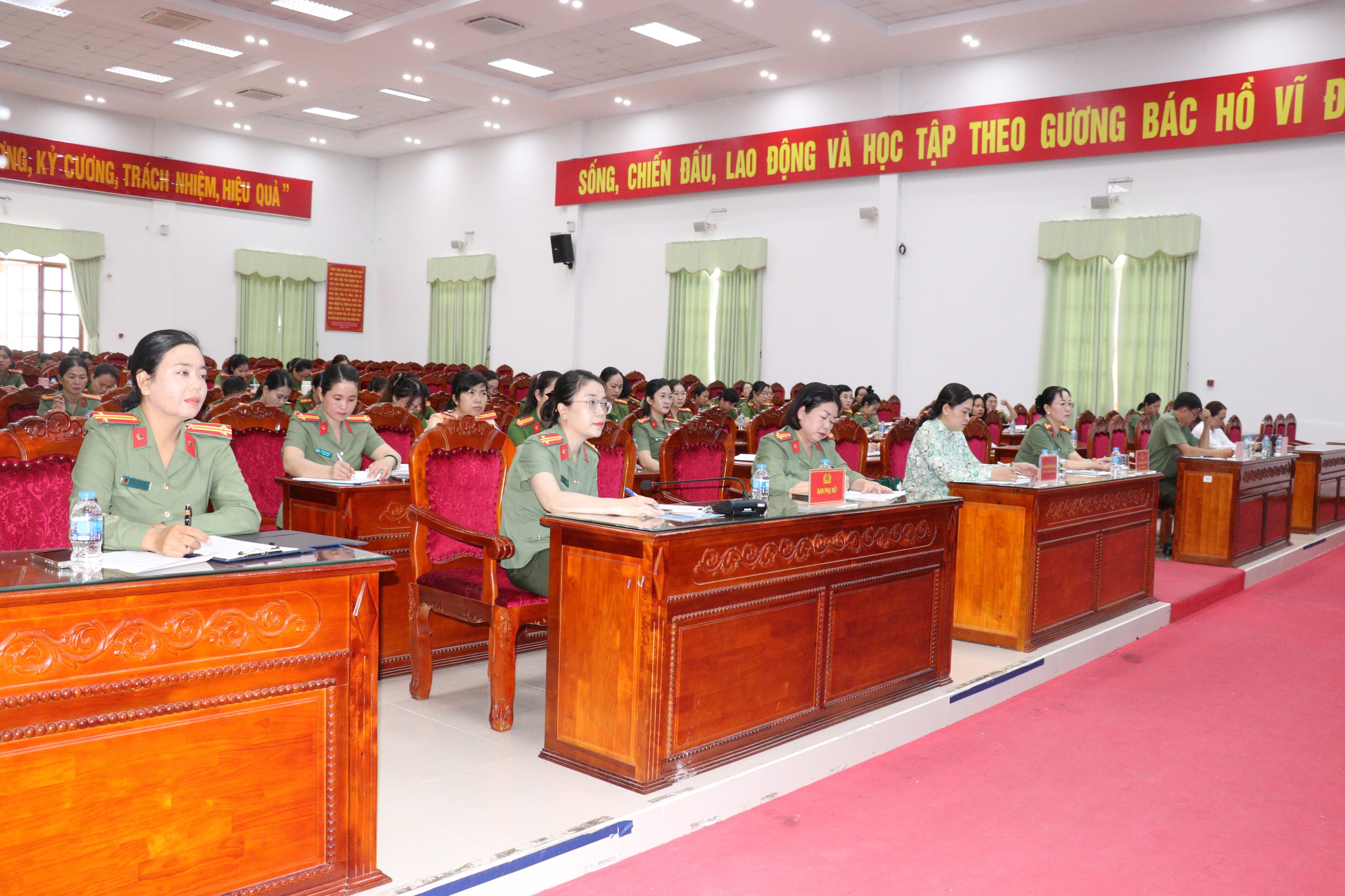Đại biểu dự hội nghị