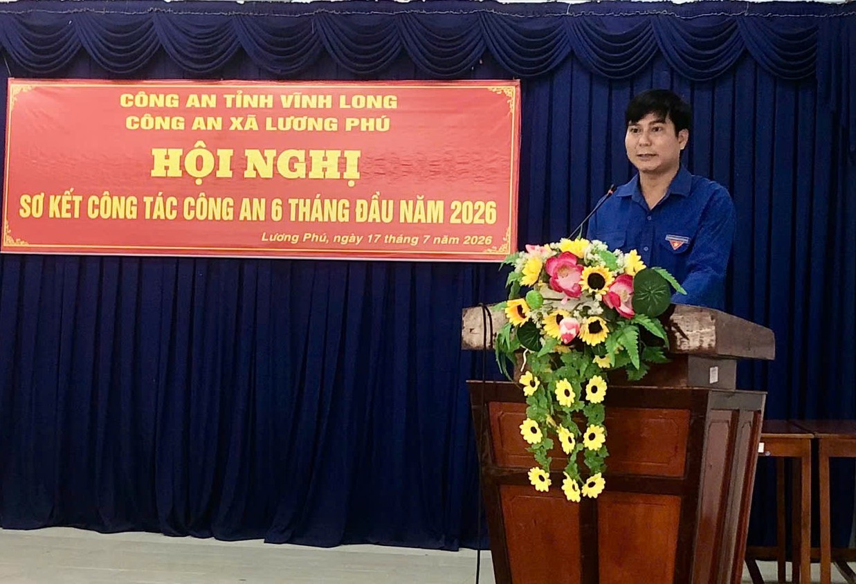 Đại biểu tham gia tham luận tại Hội nghị