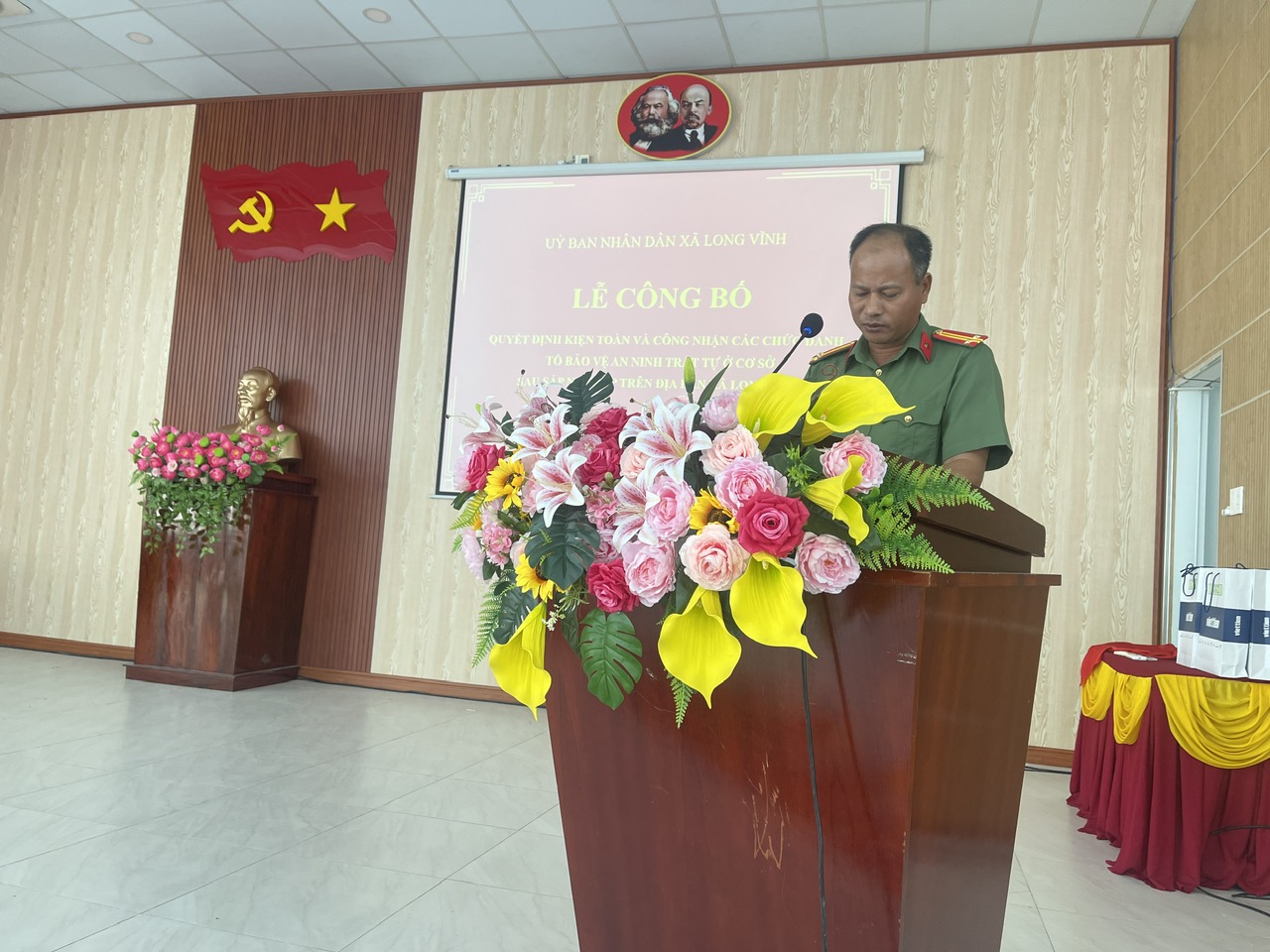 đc Trung tá Thạch Khe Ma Rinh công bố các QĐ