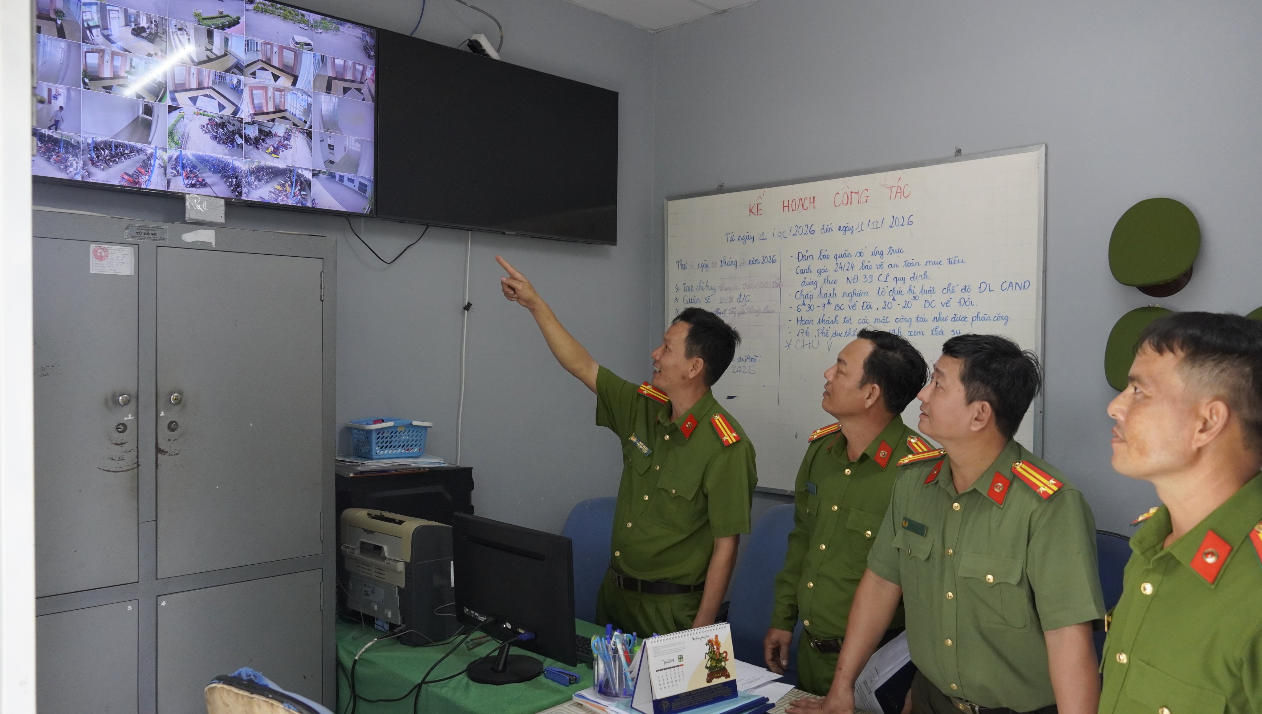 Đoàn công tác Công an tỉnh kiểm tra hệ thống camera an ninh tại Báo và phát thanh, truyền hình Vĩnh Long