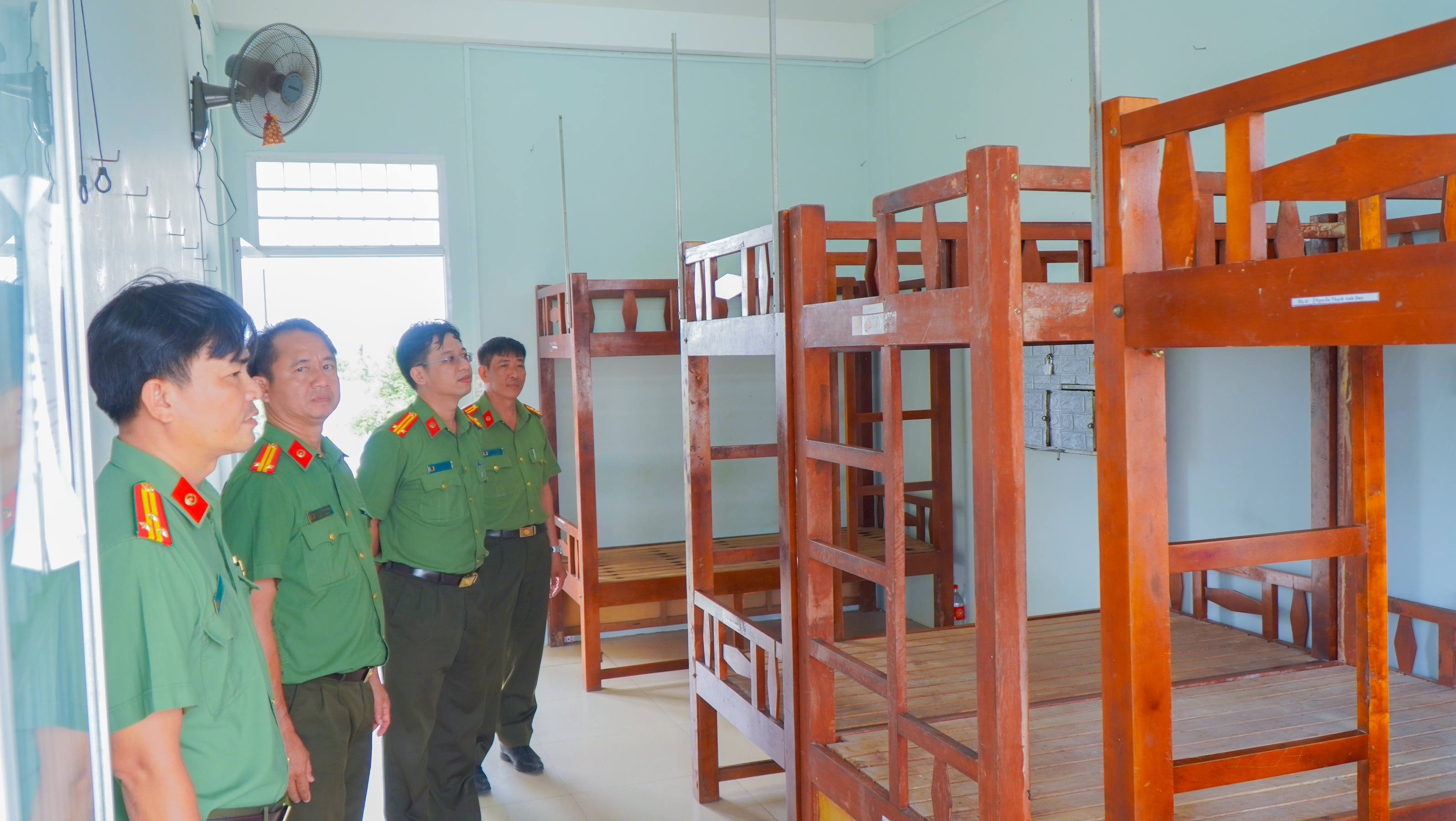 Đoàn công tác khảo sát cơ sở vật chất tại Công an tỉnh (3)