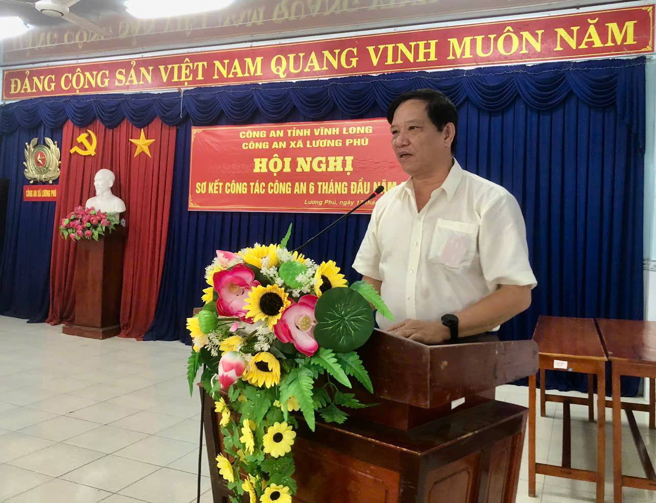Đồng chí Nguyễn Thái Hùng Phó Bí thư Đảng ủy, Chủ tịch UBND phát biểu chỉ đạo tại hội nghị