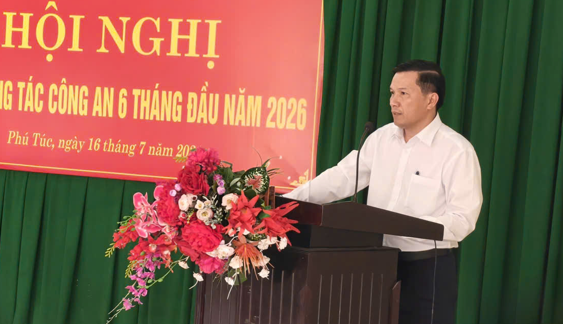Đồng chí Thái Hoàng Thi, Phó Bí thư Đảng ủy, Chủ tịch Ủy ban nhân dân xã phát biểu chỉ đạo Hội nghị