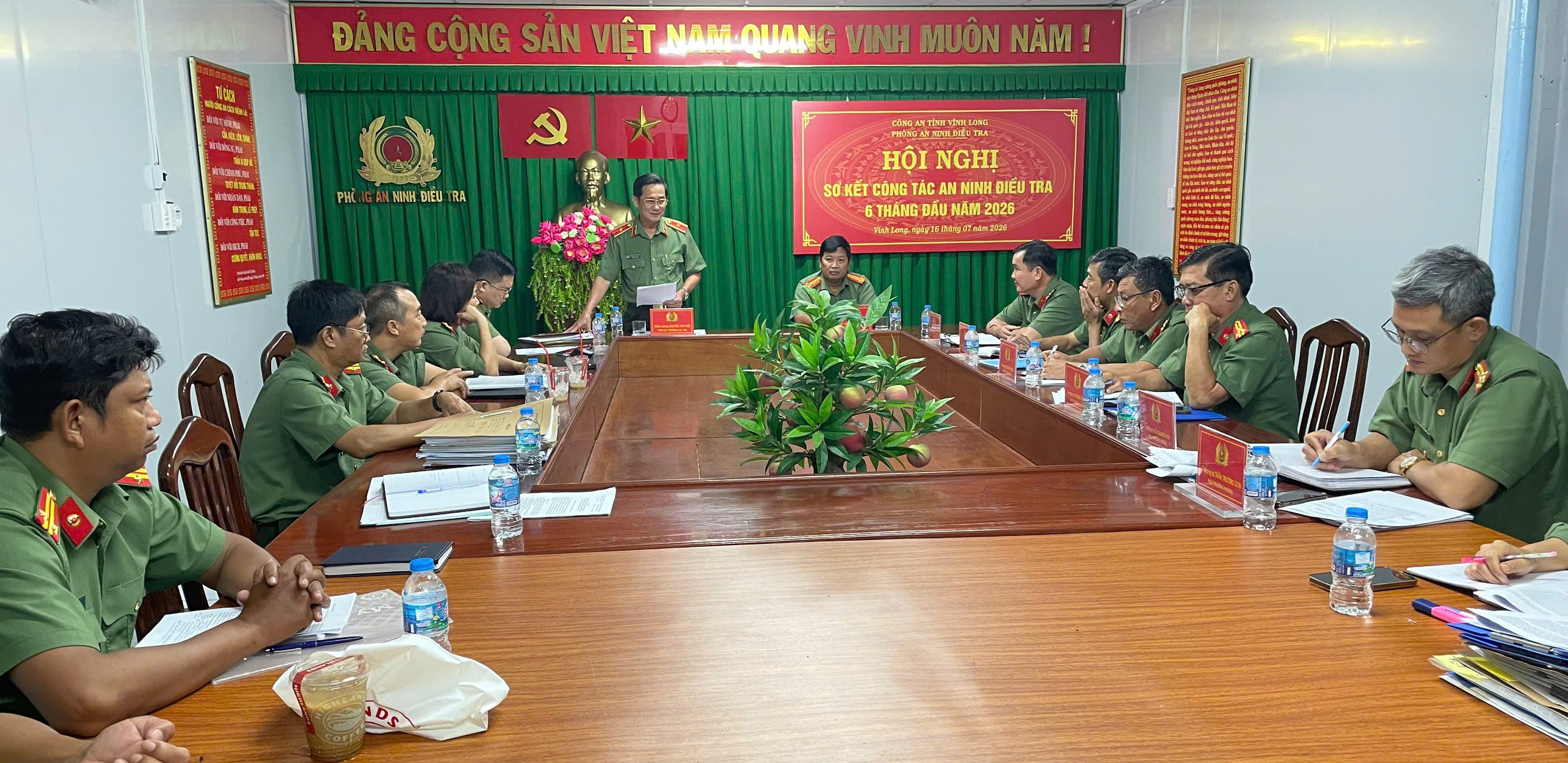 Đồng chí Thiếu tướng Nguyễn Văn Trãi phát biểu