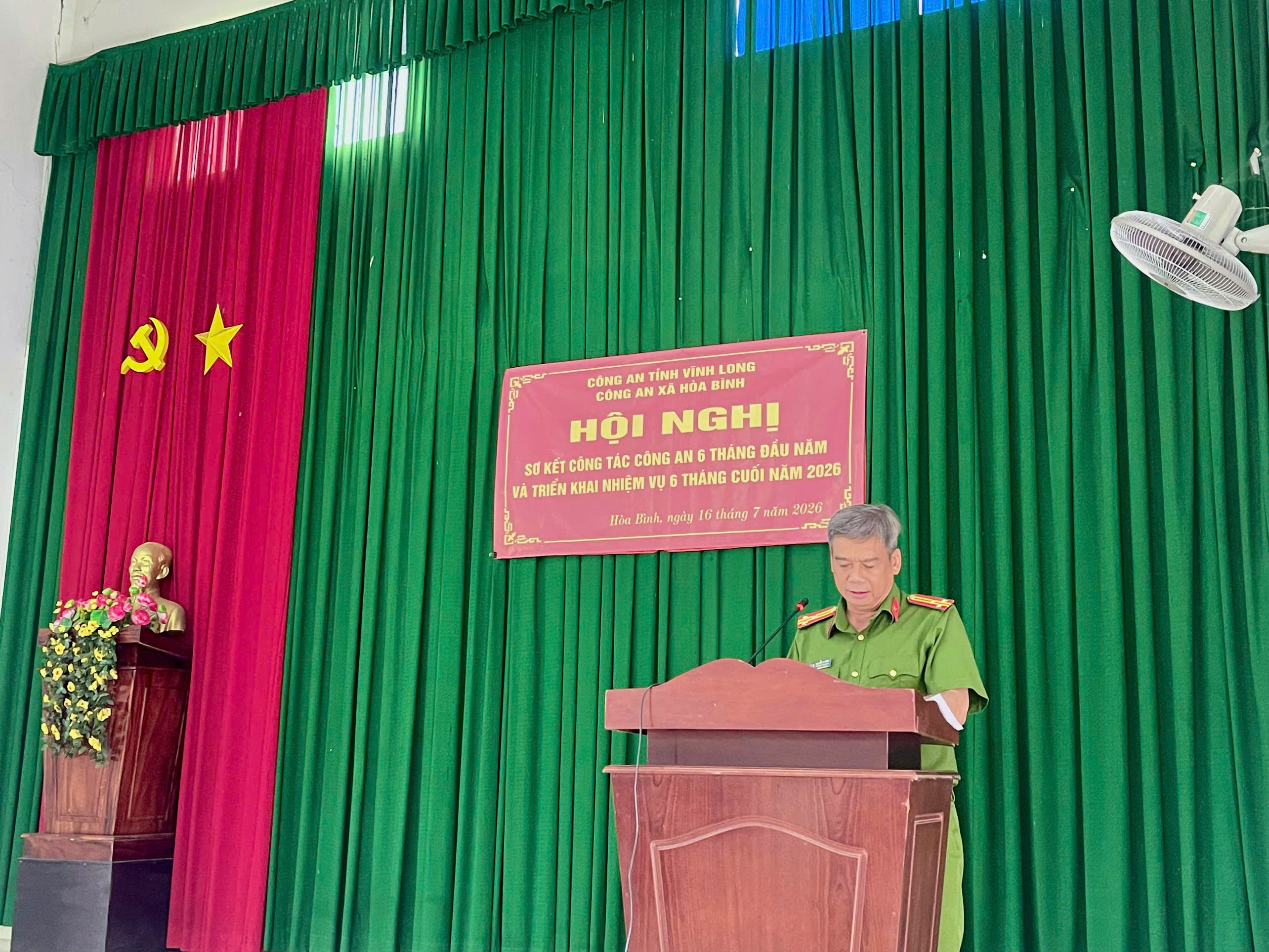 đồng chí Thượng tá Nguyễn Phi Đỉnh Trưởng Công an xã tiếp thu ý kiến chỉ đạo