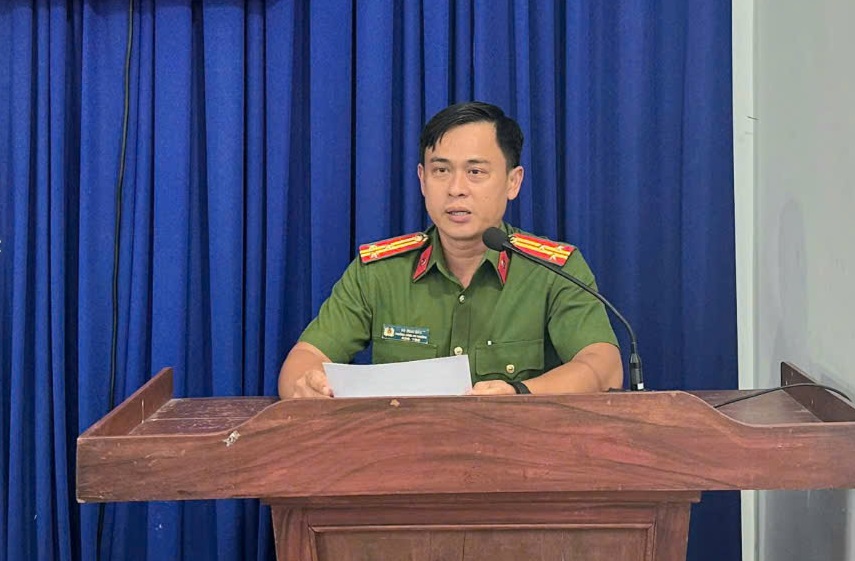 Đồng chí Thượng tá Võ Hoài Bão phát biểu tại Hội nghị10487de