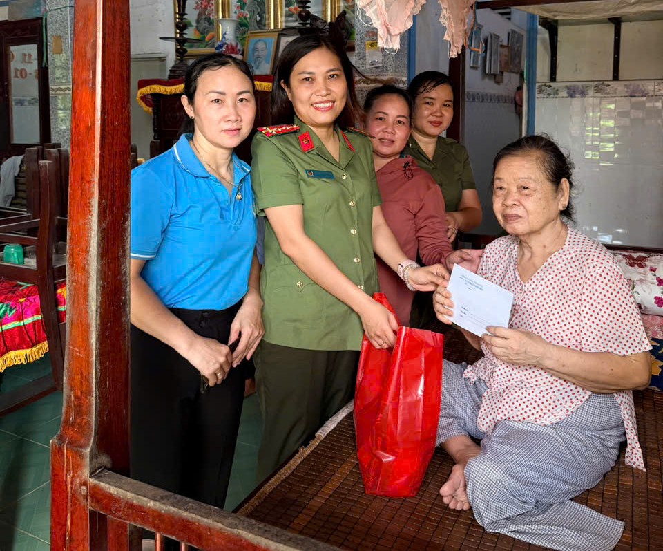 Gia đình chính sách 1