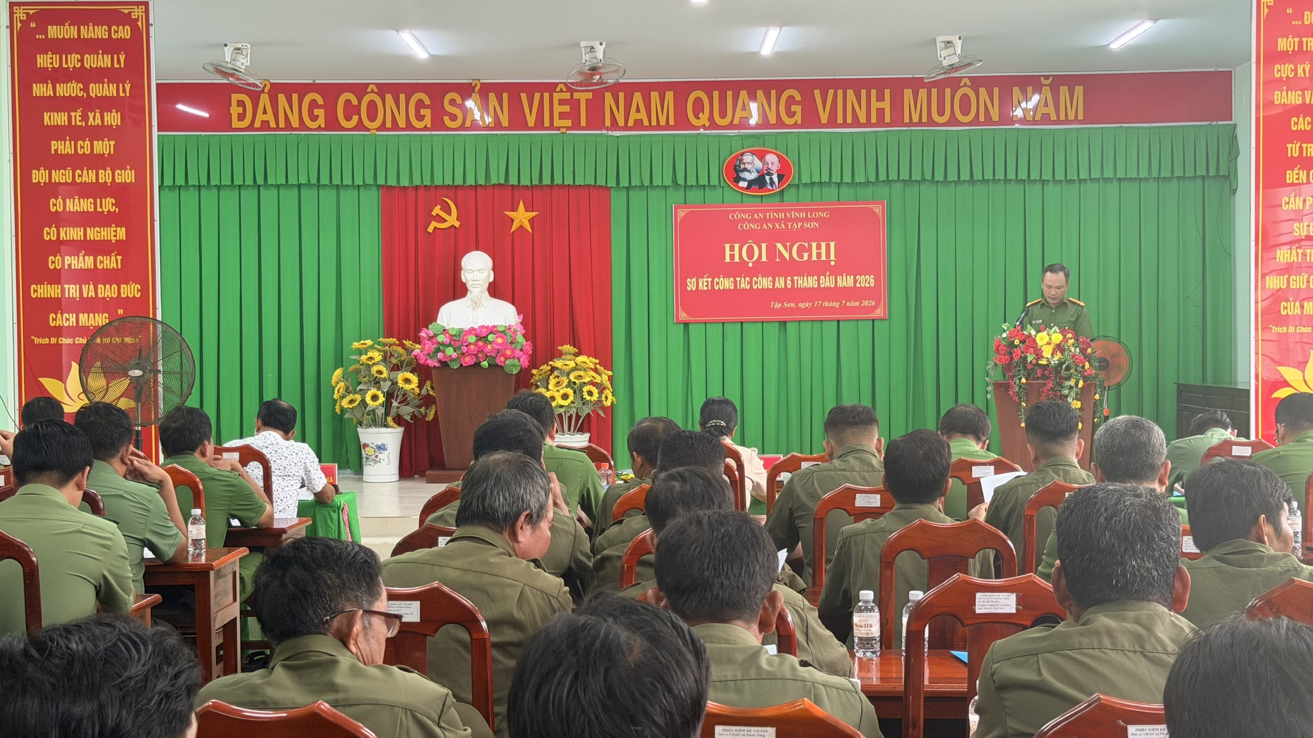 Hình 1 quang cảnh
