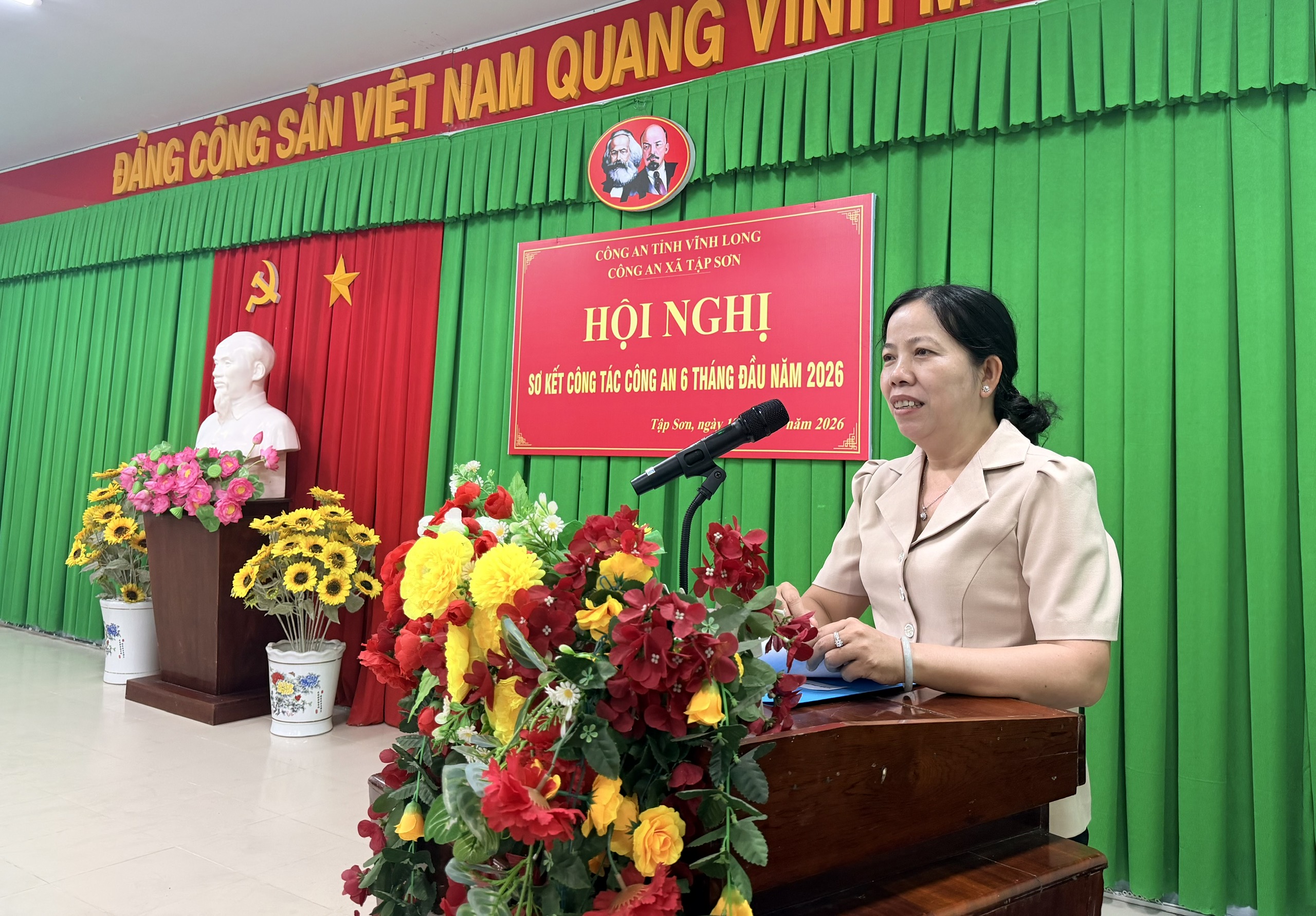 Hình 2 phát biểu chỉ đạo