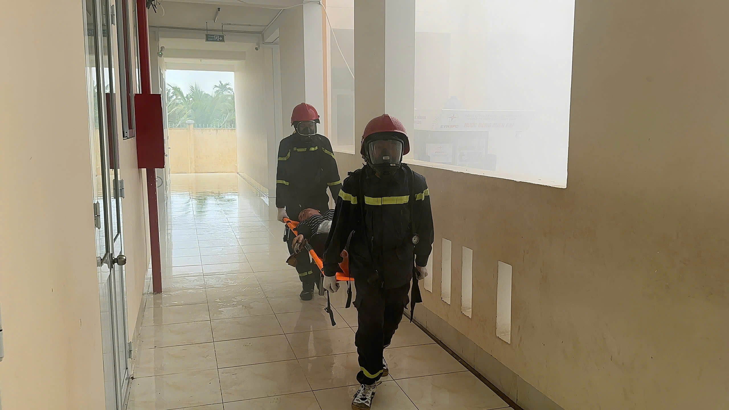 Lực lượng Cảnh sát PCCC và CNCH tổ chức cứu người bị nạn